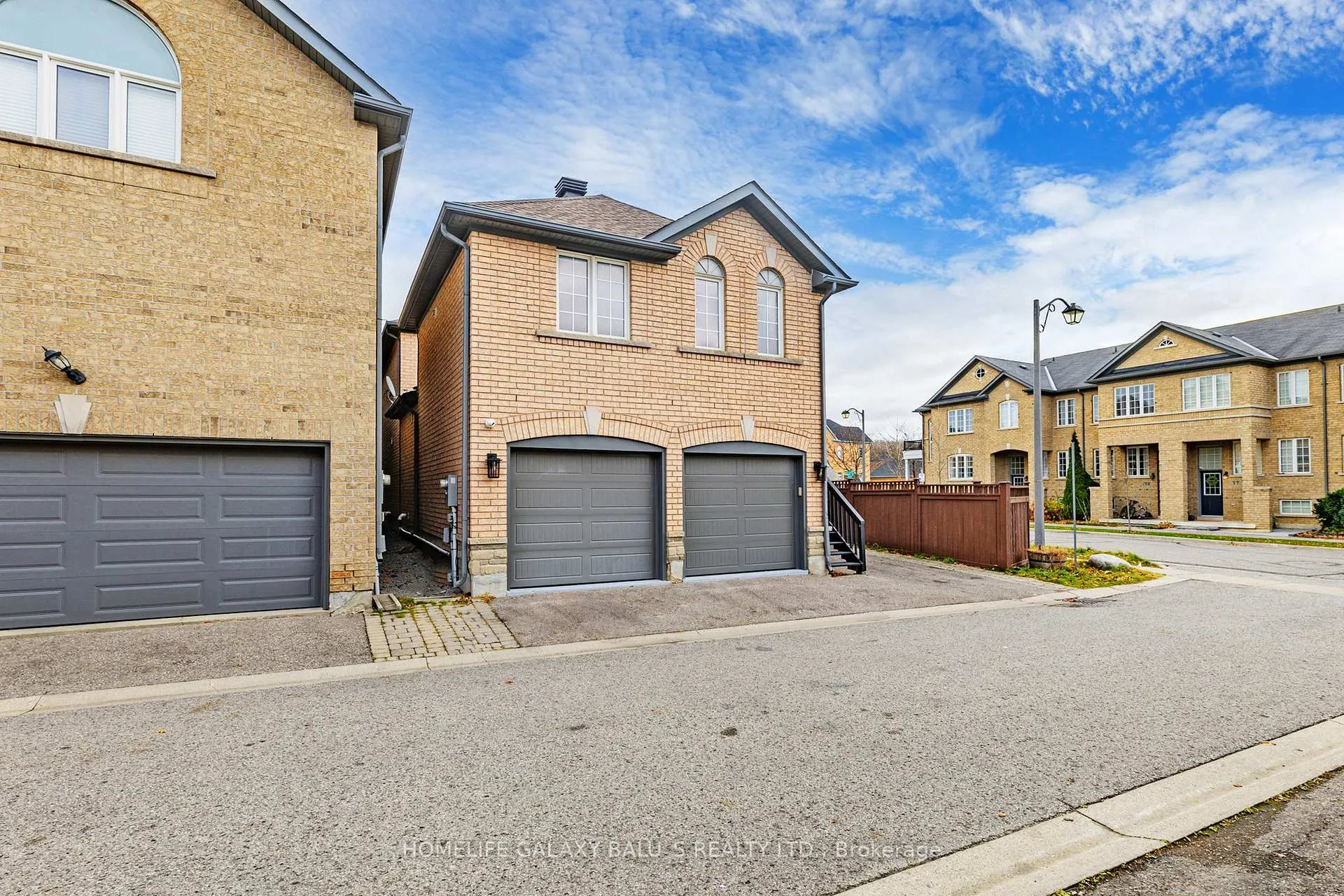 Photo 4 of Unit Coach, 58 Shady Oaks Avenue, Markham, Cornell — HOMEH