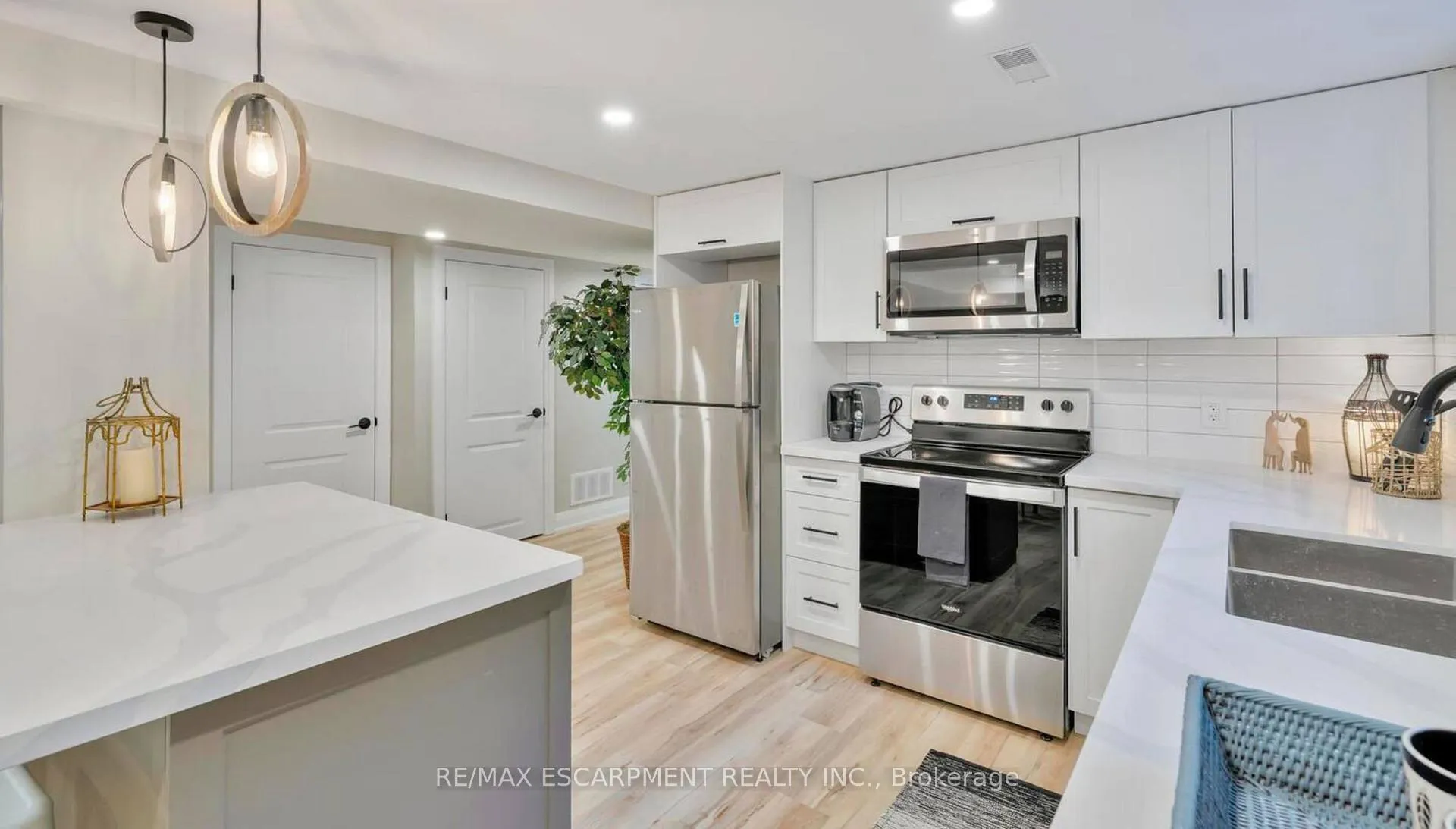 Photo 4 of Unit LOWER, 5 Sunning Hill Avenue, Hamilton, Sunninghill — HOMEH