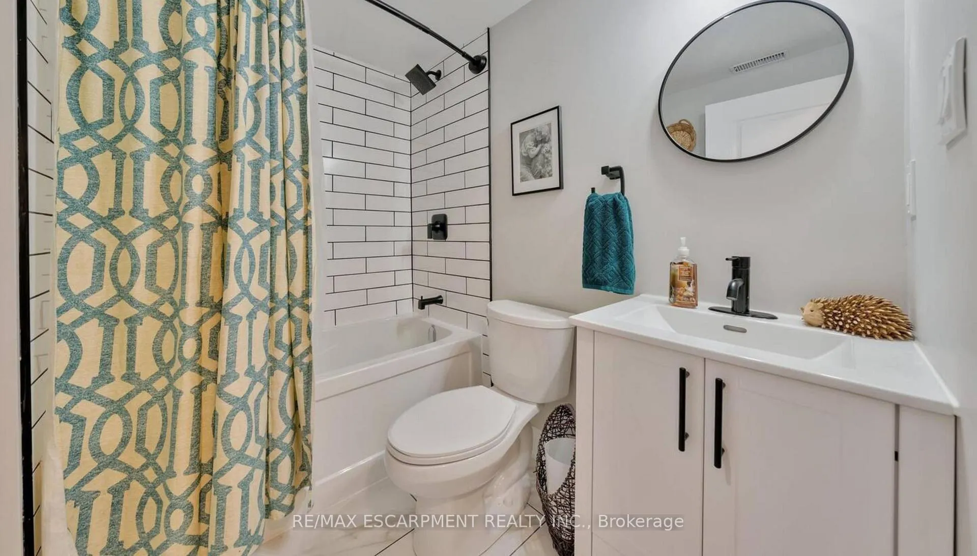 Photo 10 of Unit LOWER, 5 Sunning Hill Avenue, Hamilton, Sunninghill — HOMEH