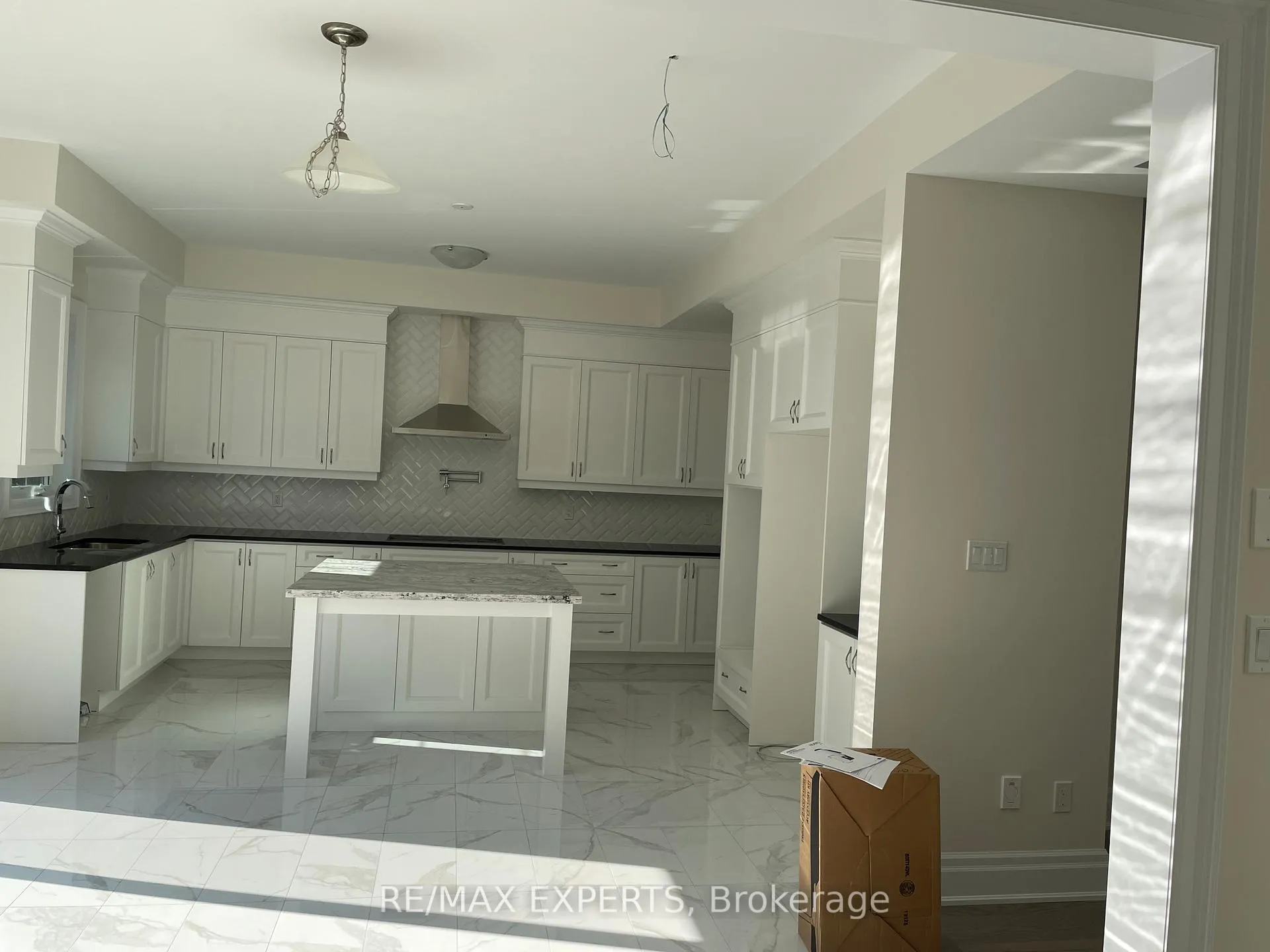 Photo 11 of 13 Ballantyne Boulevard, Vaughan, Vellore Village — HOMEH
