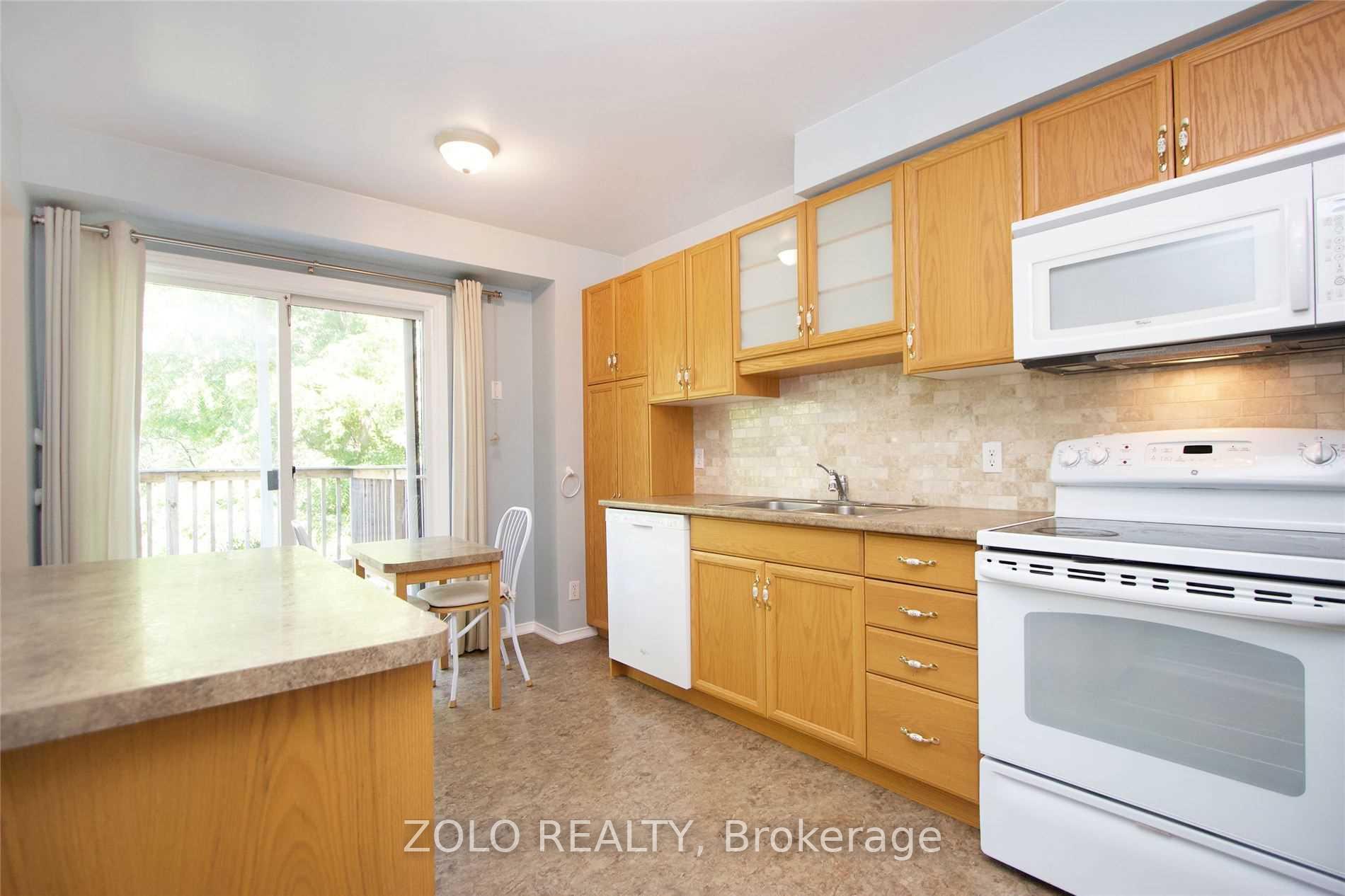 Photo 3 of 95 Galbraith Court, Clarington, Bowmanville — HOMEH