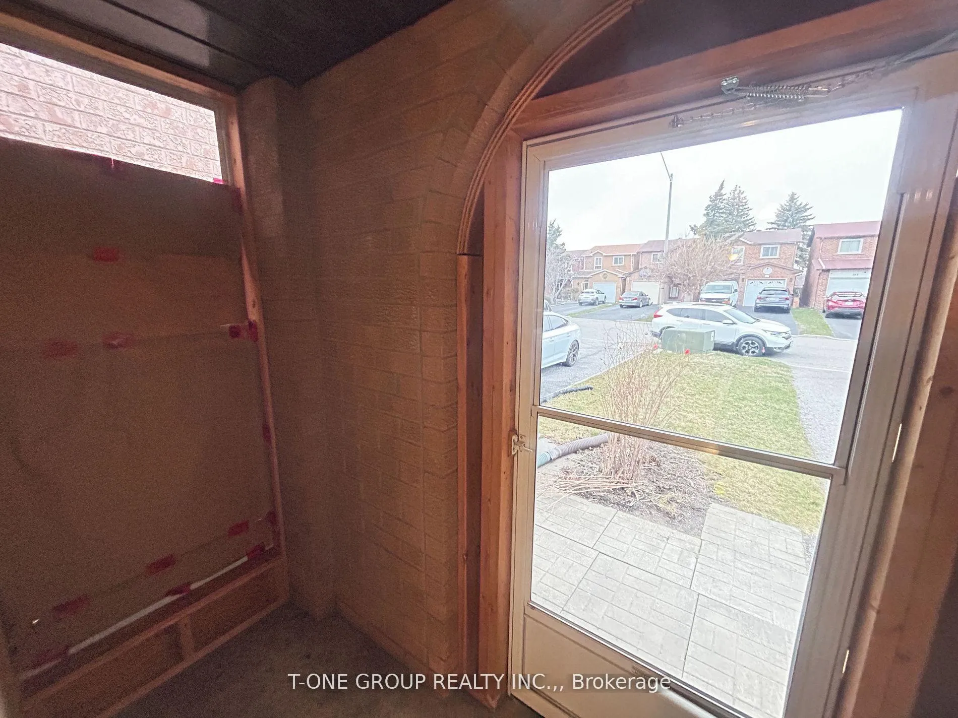 Photo 2 of 124 Dunbar Crescent, Markham, Milliken Mills East — HOMEH