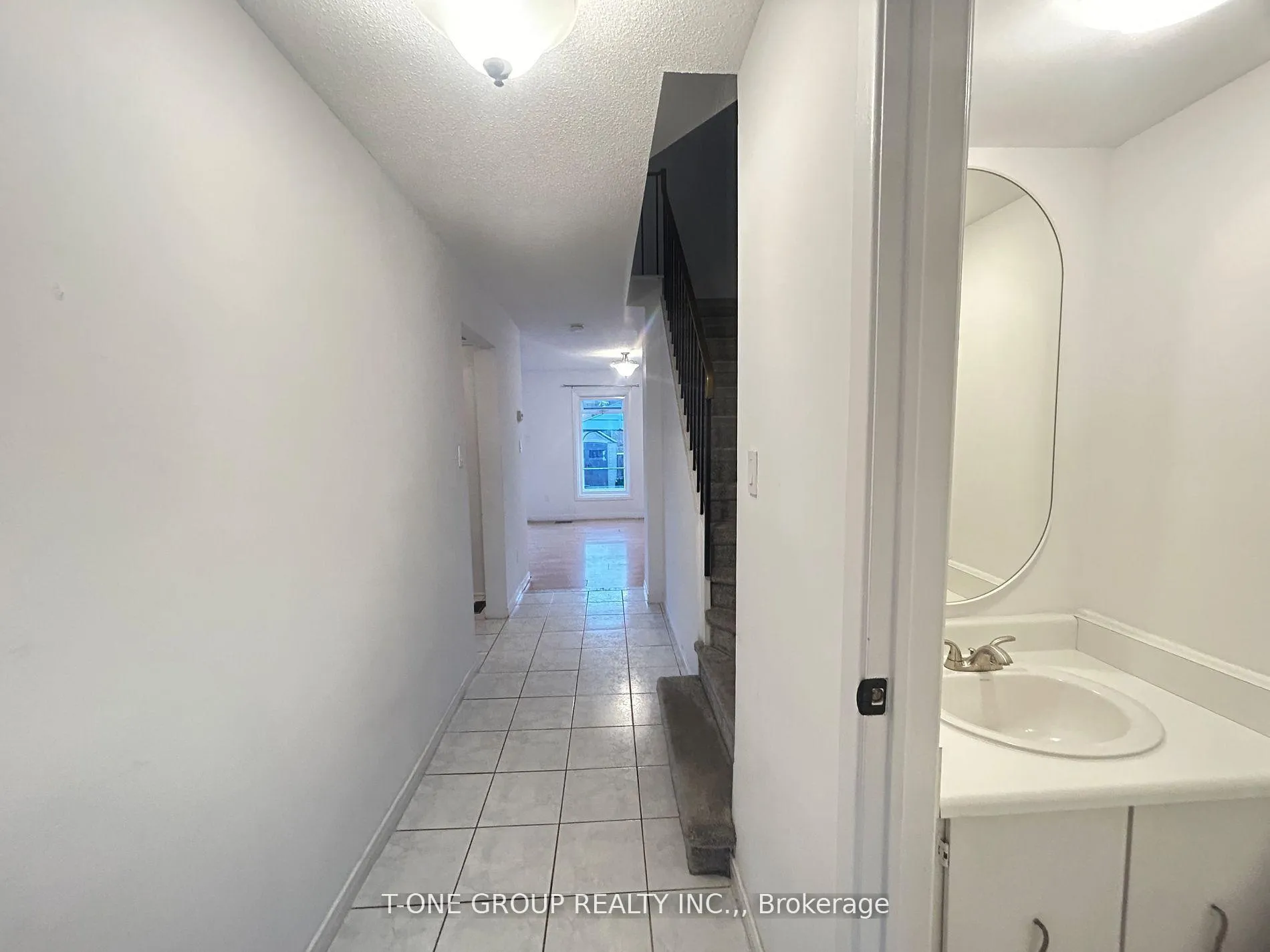 Photo 3 of 124 Dunbar Crescent, Markham, Milliken Mills East — HOMEH