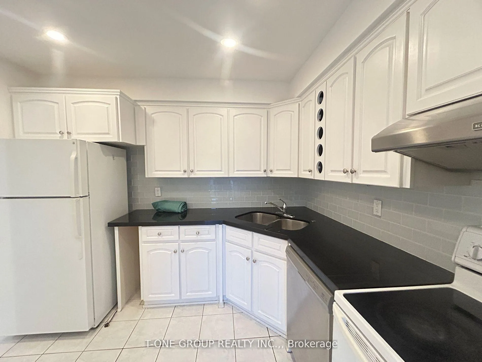 Photo 6 of 124 Dunbar Crescent, Markham, Milliken Mills East — HOMEH