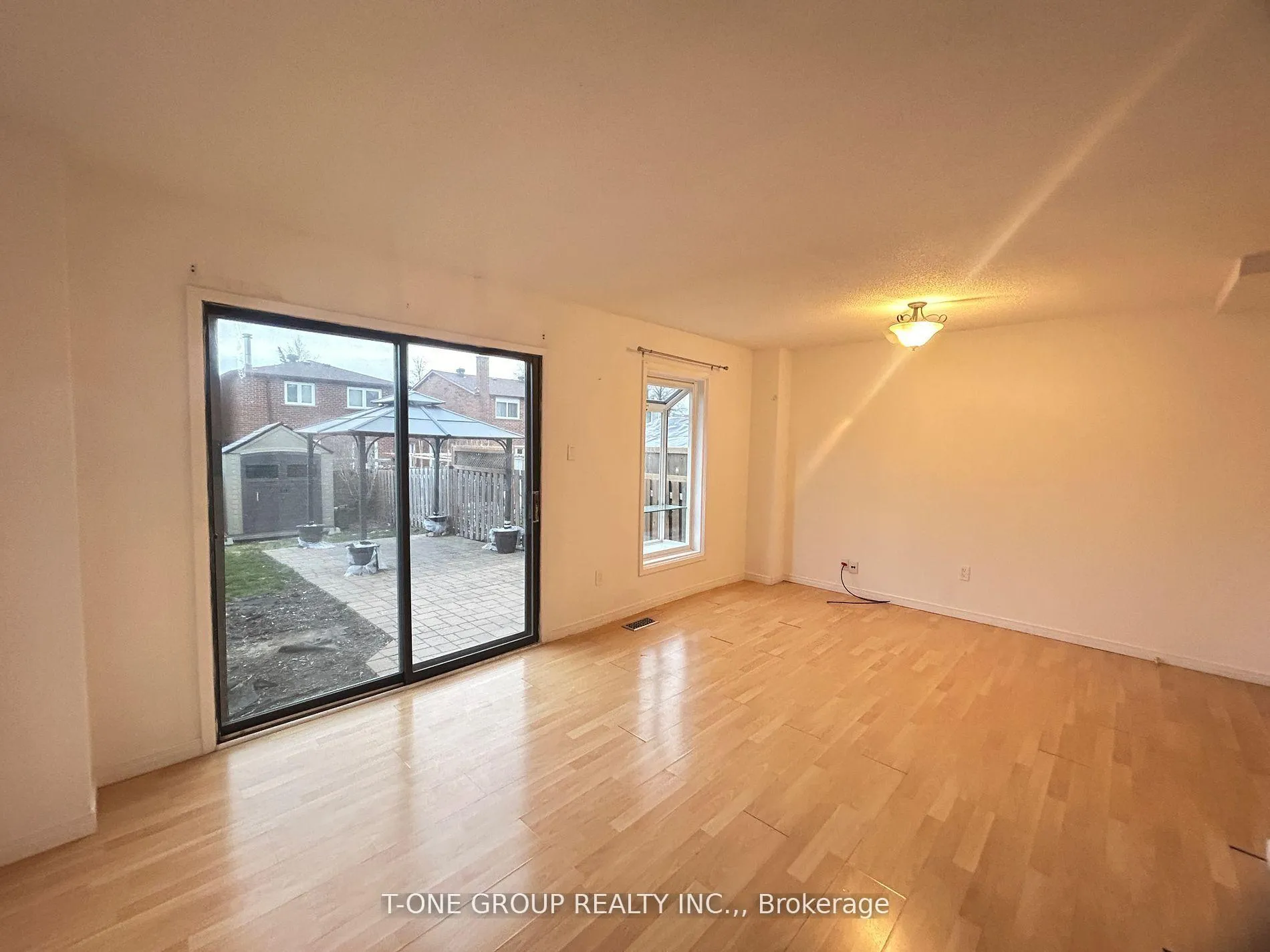 Photo 7 of 124 Dunbar Crescent, Markham, Milliken Mills East — HOMEH