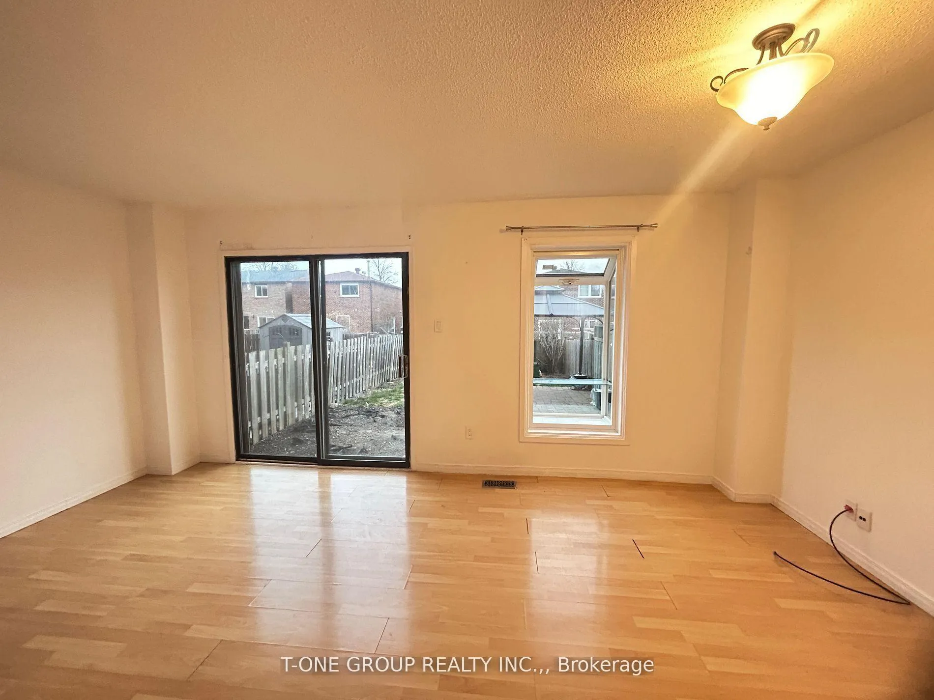 Photo 8 of 124 Dunbar Crescent, Markham, Milliken Mills East — HOMEH