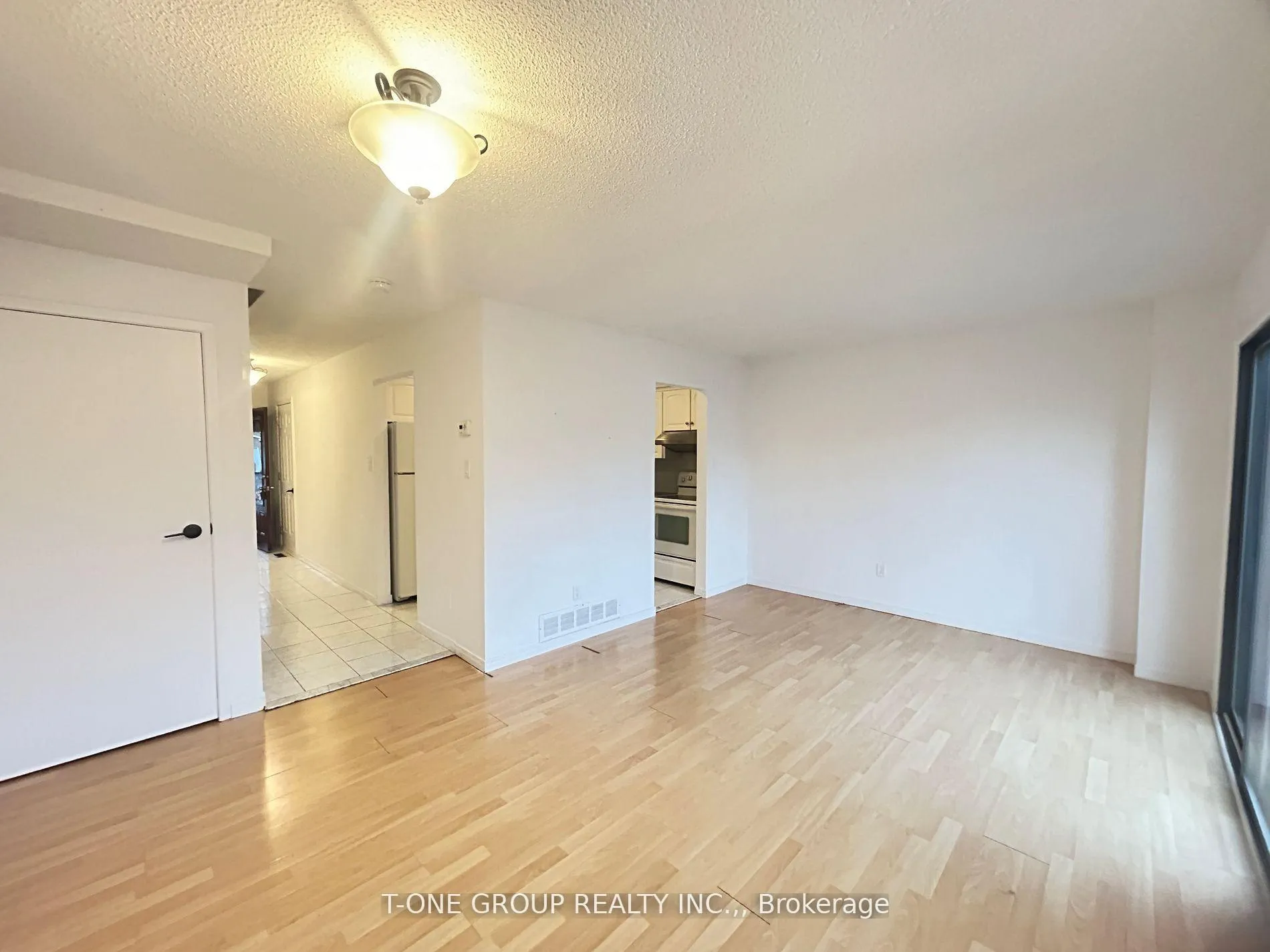 Photo 9 of 124 Dunbar Crescent, Markham, Milliken Mills East — HOMEH