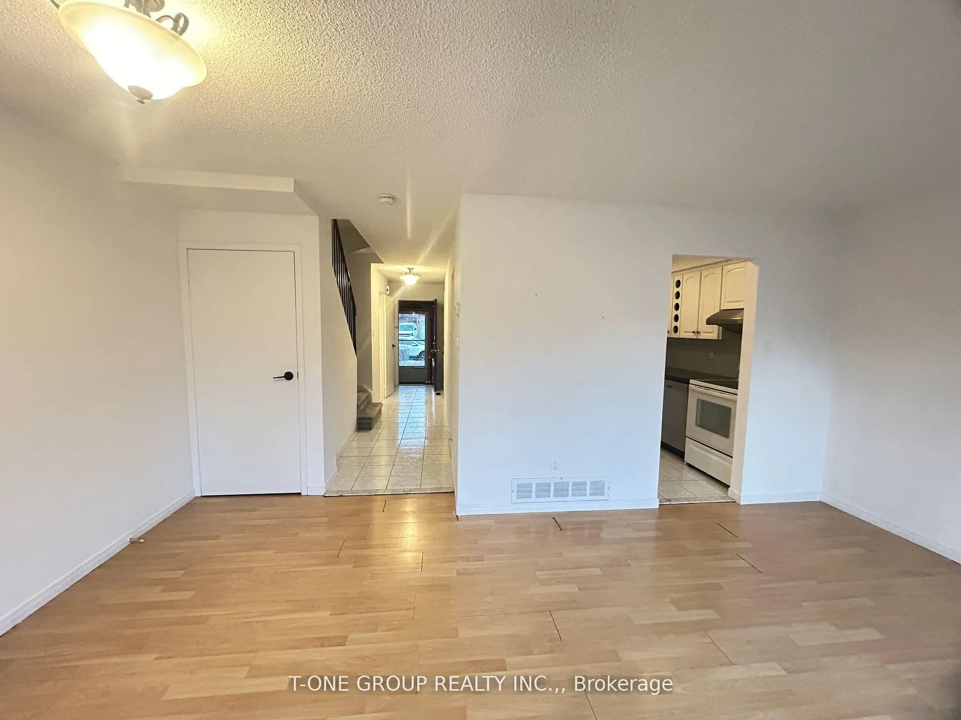 Photo 10 of 124 Dunbar Crescent, Markham, Milliken Mills East — HOMEH
