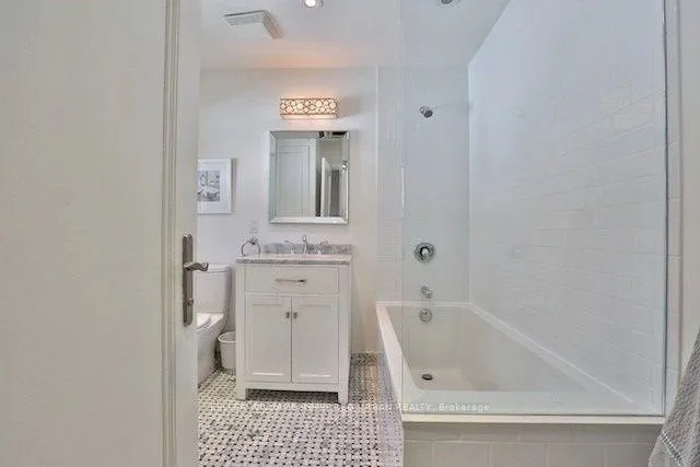 Photo 13 of 221 Chaplin Crescent, Toronto, Forest Hill South — HOMEH