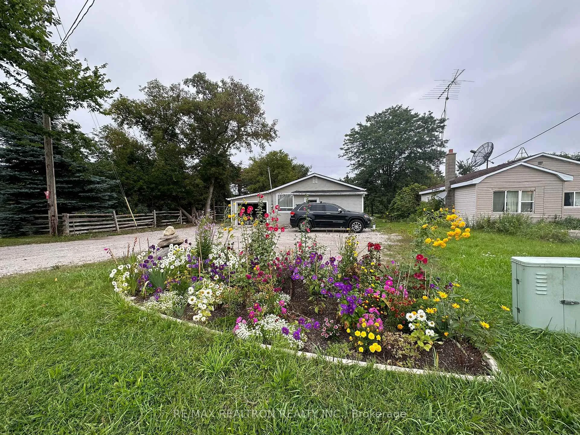 Photo 2 of 5744 County Rd 90, Springwater, Rural Springwater — HOMEH