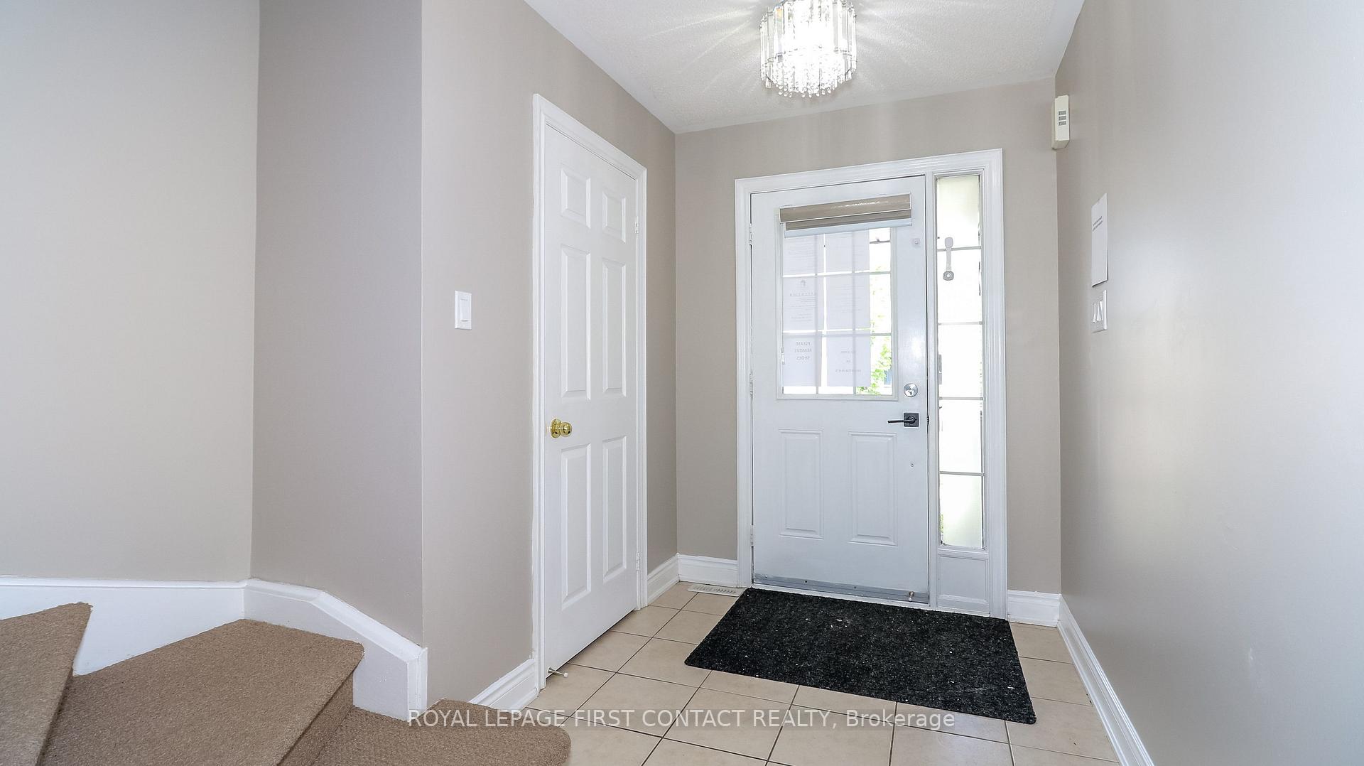 Photo 5 of 59 Winchester Terrace, Barrie, Innis-Shore — HOMEH