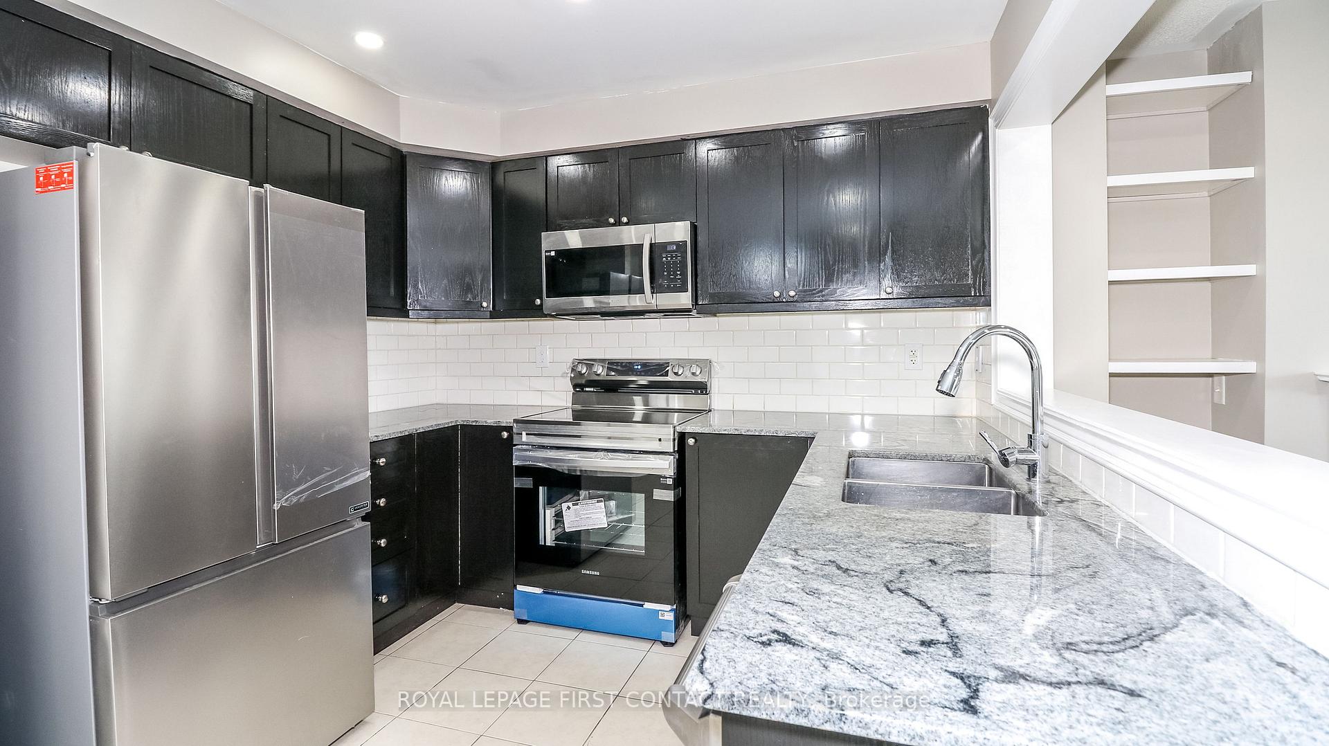 Photo 10 of 59 Winchester Terrace, Barrie, Innis-Shore — HOMEH