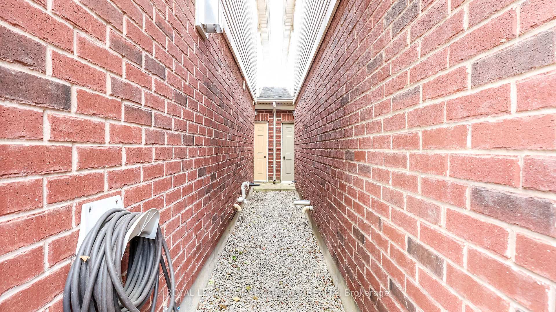 Photo 44 of 59 Winchester Terrace, Barrie, Innis-Shore — HOMEH