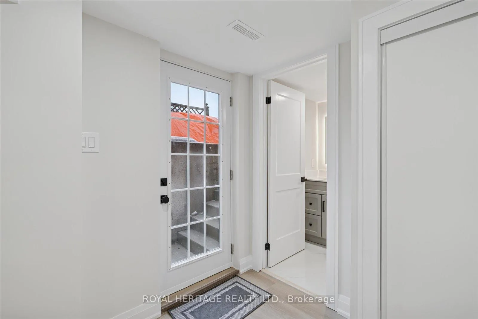 Photo 2 of 19 Limestone Crescent, Whitby, Pringle Creek — HOMEH
