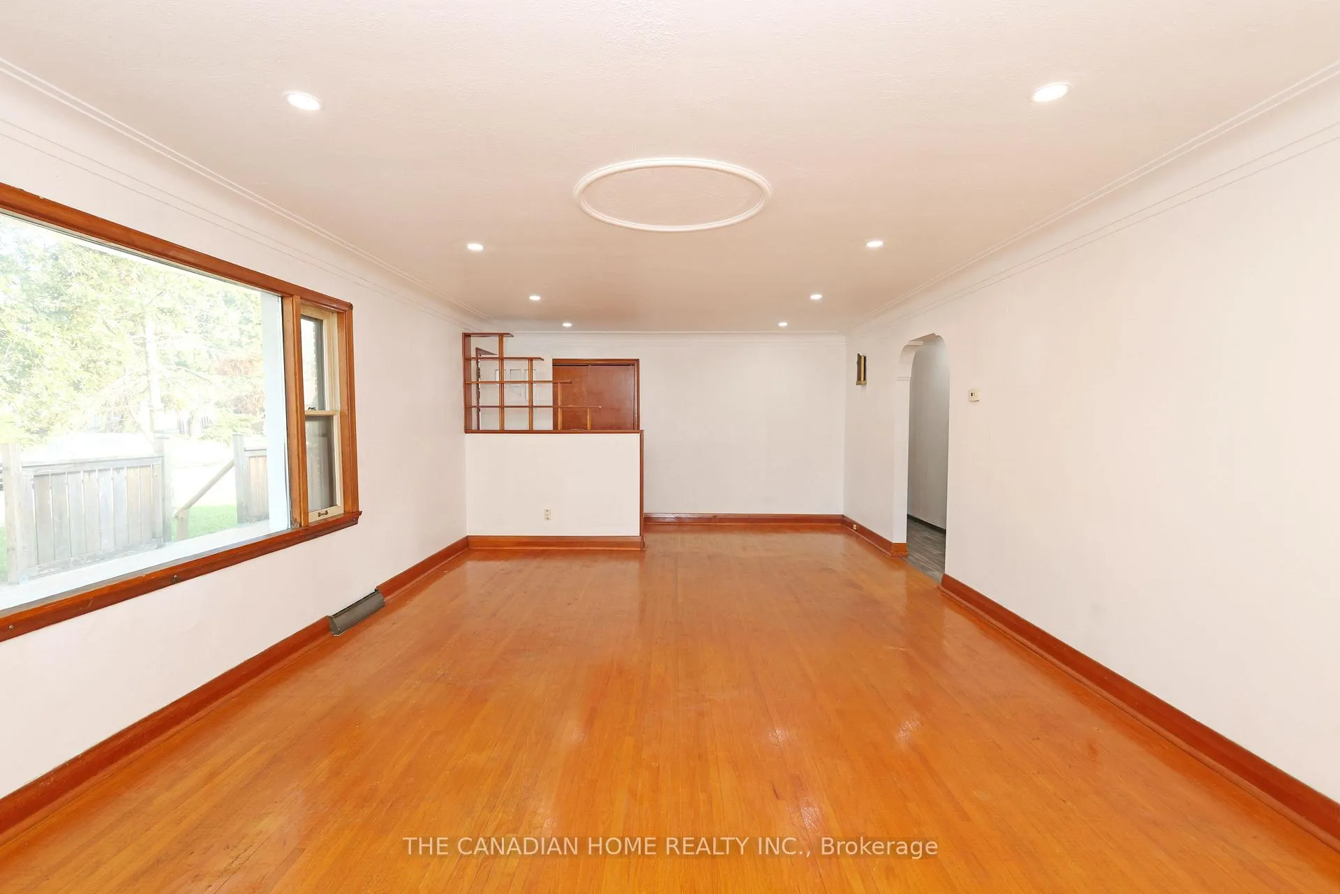 Photo 3 of 6863 Heximer Avenue, Niagara Falls, Arad/Fallsview — HOMEH
