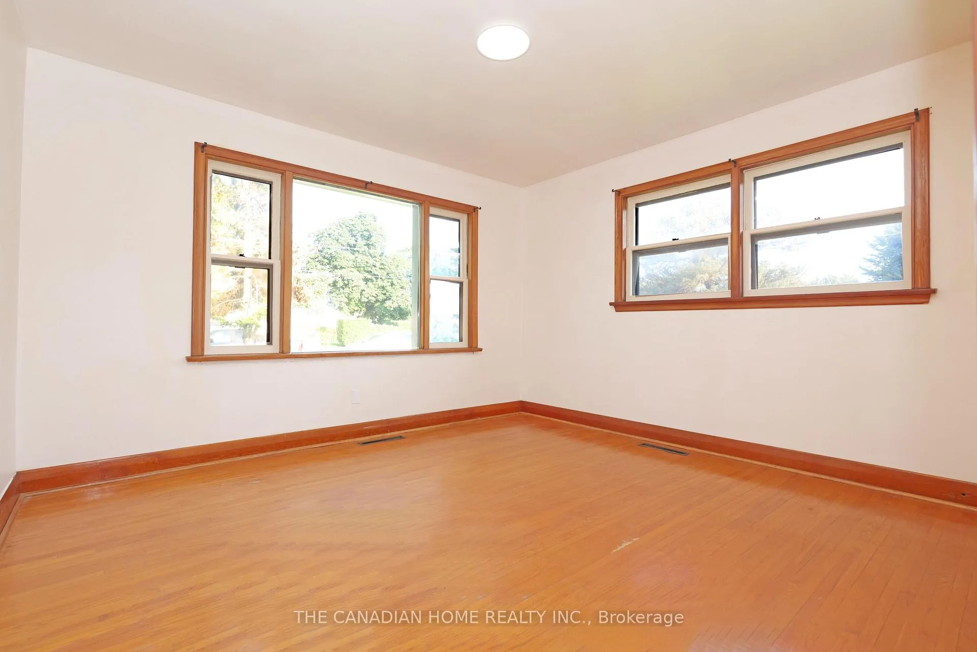 Photo 8 of 6863 Heximer Avenue, Niagara Falls, Arad/Fallsview — HOMEH