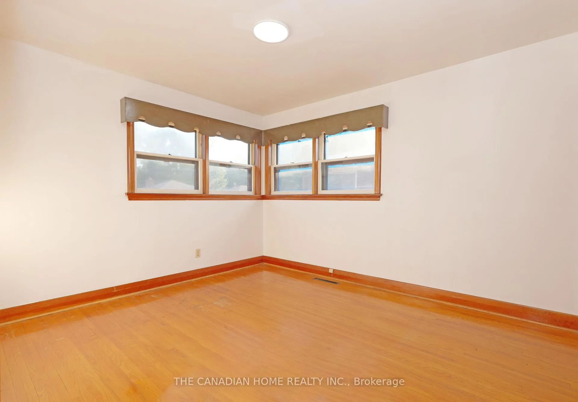 Photo 13 of 6863 Heximer Avenue, Niagara Falls, Arad/Fallsview — HOMEH