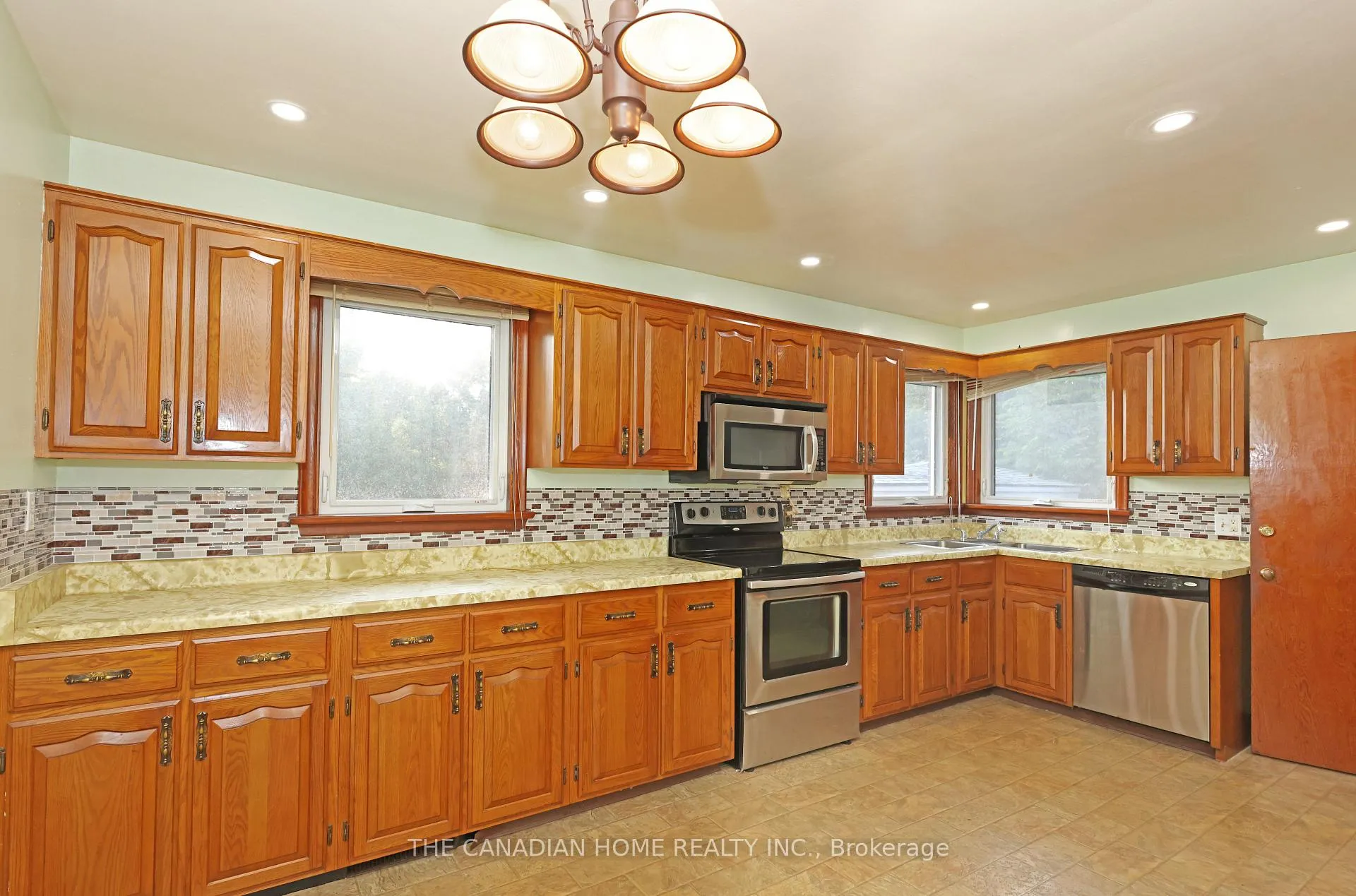 Photo 16 of 6863 Heximer Avenue, Niagara Falls, Arad/Fallsview — HOMEH