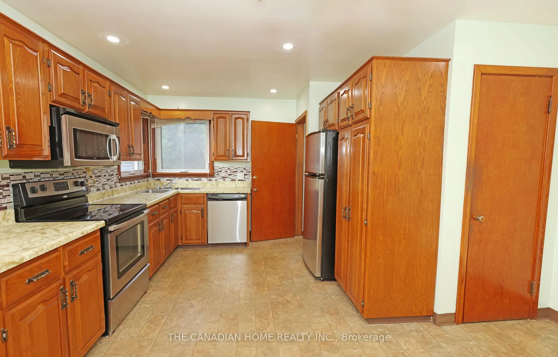 Photo 17 of 6863 Heximer Avenue, Niagara Falls, Arad/Fallsview — HOMEH
