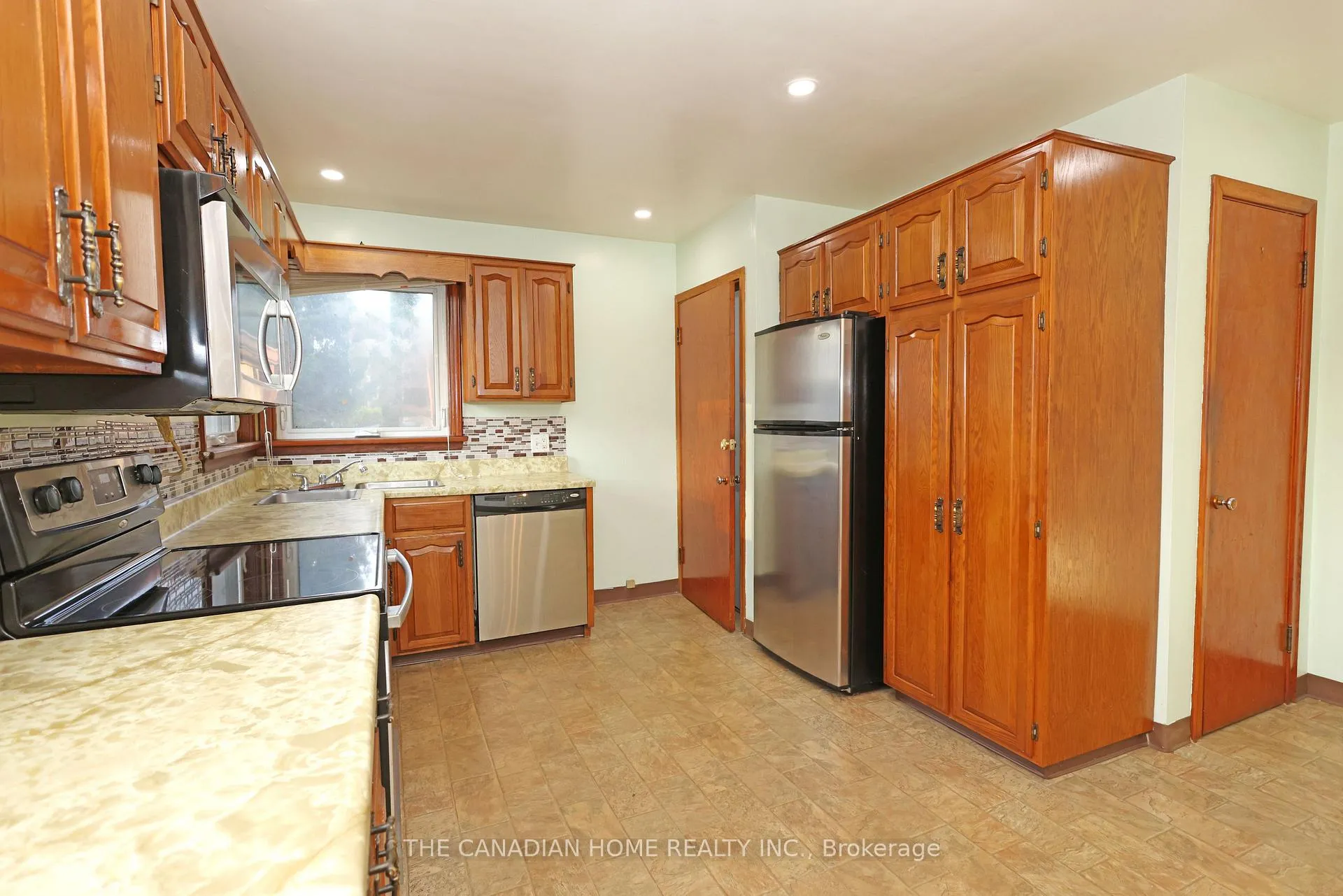 Photo 18 of 6863 Heximer Avenue, Niagara Falls, Arad/Fallsview — HOMEH