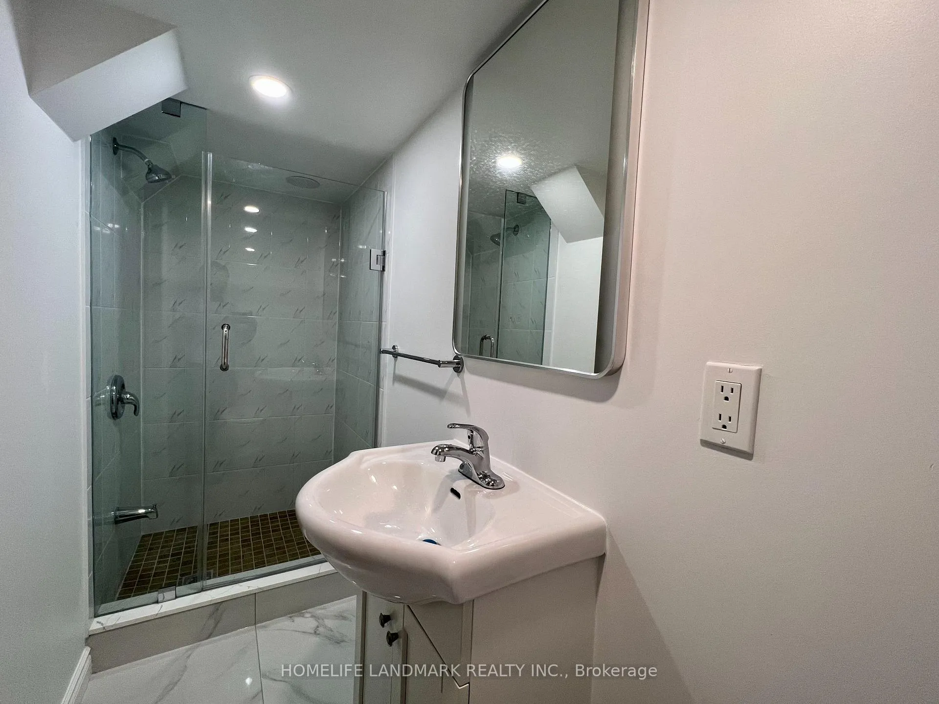 Photo 5 of Unit bsmt, 153 Fimco Crescent, Markham, Greensborough — HOMEH