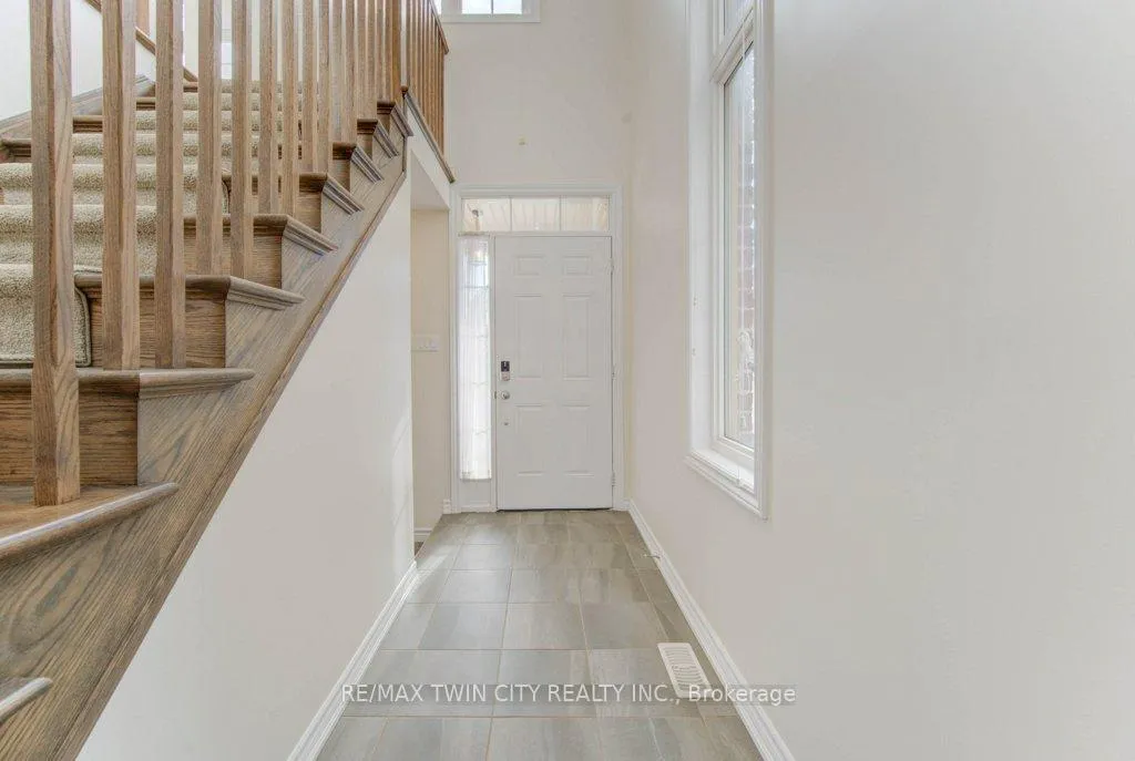 Photo 4 of 361 Beechdrops Drive, Waterloo, Vista Hills — HOMEH