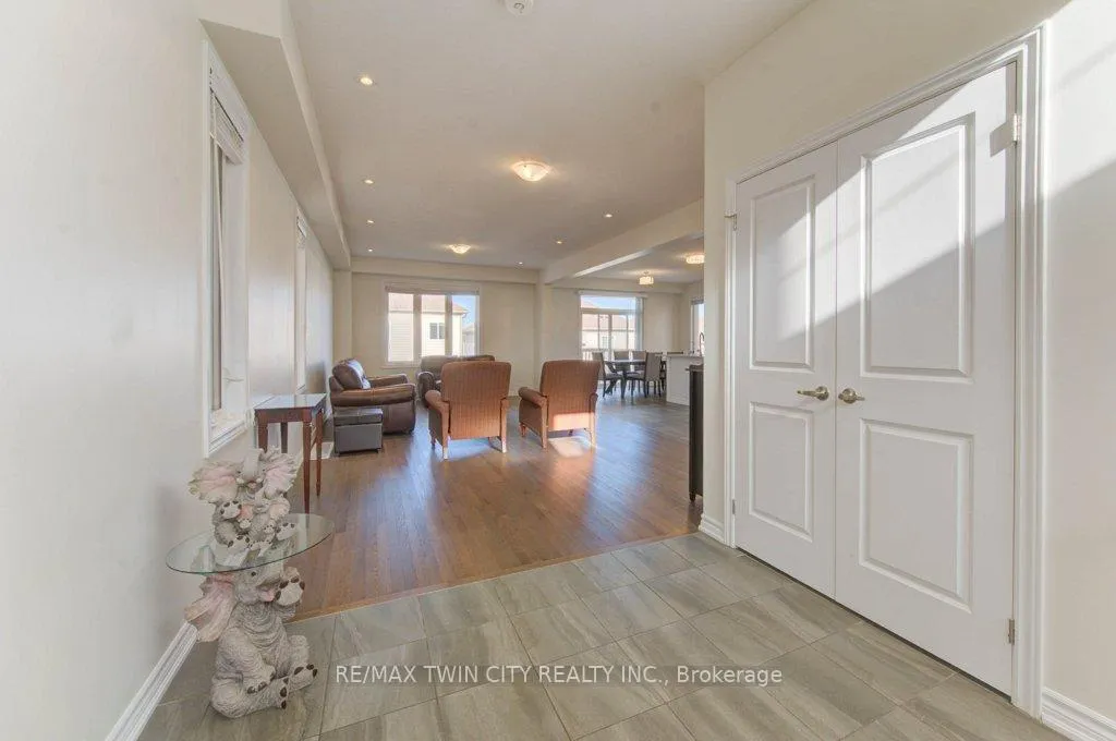 Photo 6 of 361 Beechdrops Drive, Waterloo, Vista Hills — HOMEH