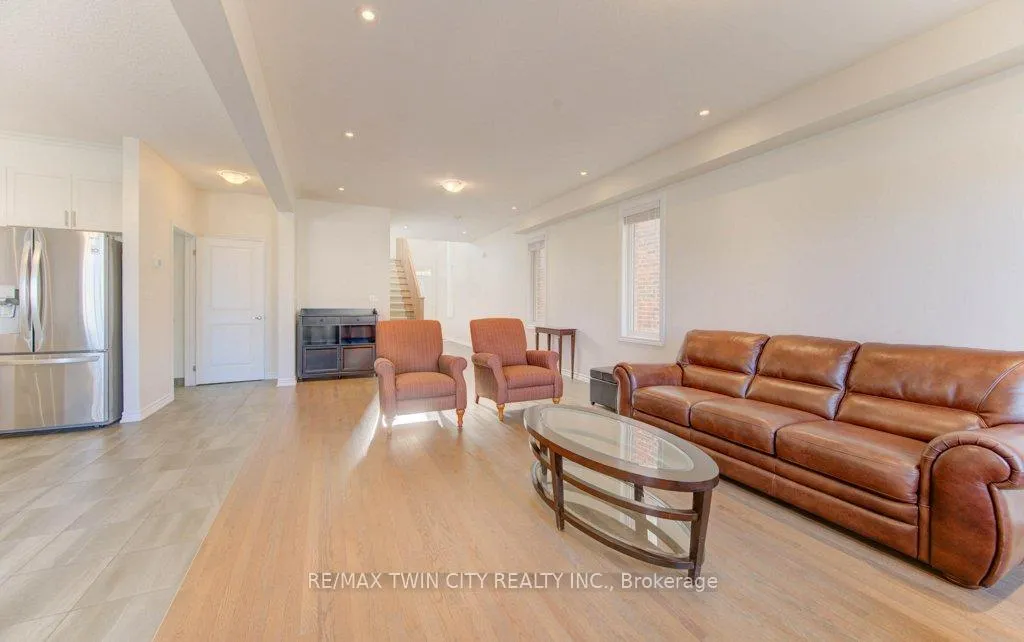 Photo 10 of 361 Beechdrops Drive, Waterloo, Vista Hills — HOMEH