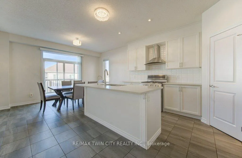 Photo 12 of 361 Beechdrops Drive, Waterloo, Vista Hills — HOMEH