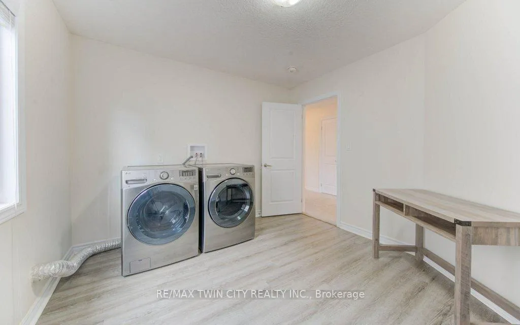 Photo 23 of 361 Beechdrops Drive, Waterloo, Vista Hills — HOMEH