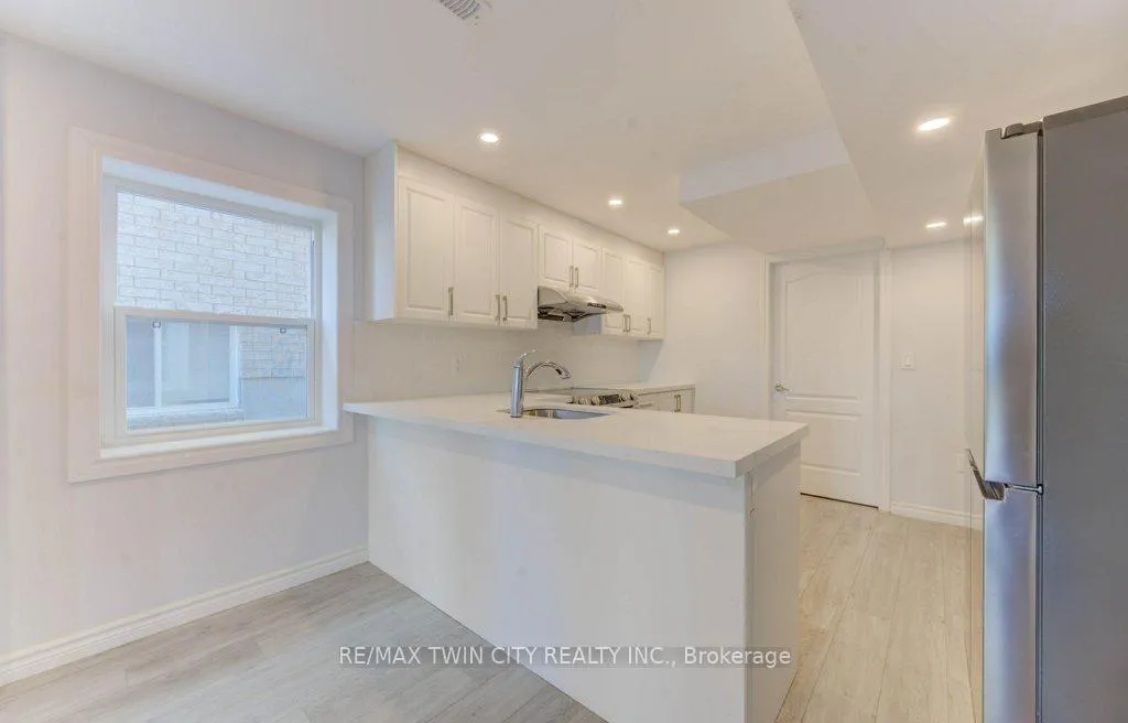 Photo 32 of 361 Beechdrops Drive, Waterloo, Vista Hills — HOMEH
