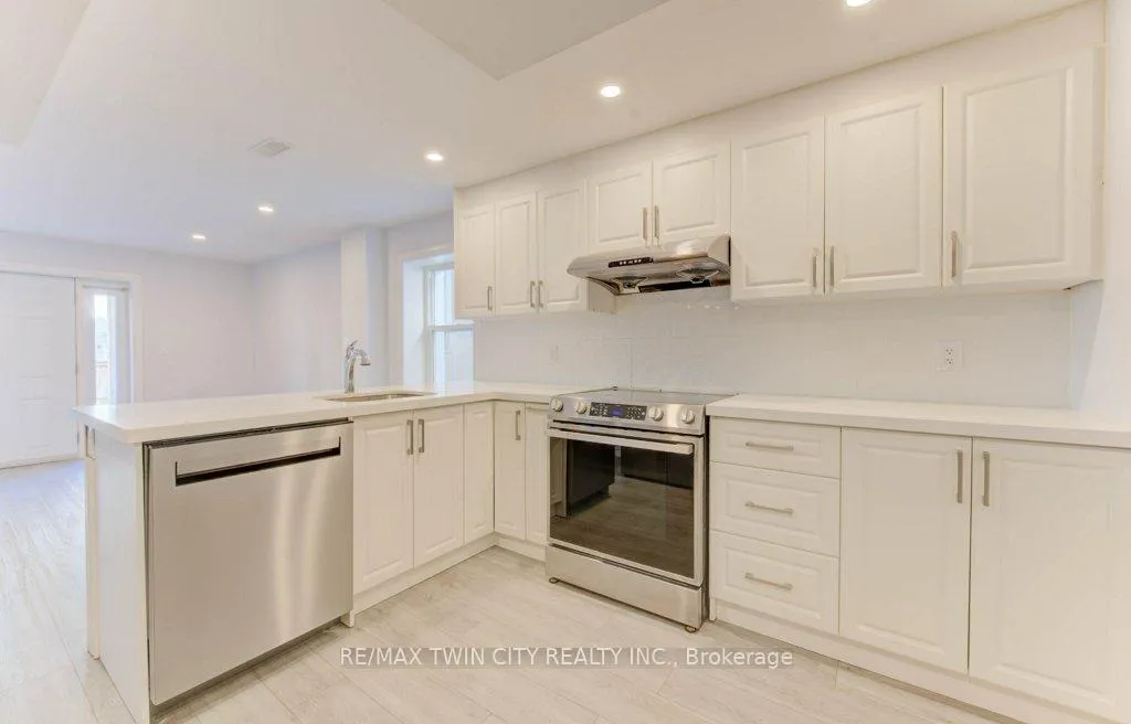 Photo 34 of 361 Beechdrops Drive, Waterloo, Vista Hills — HOMEH