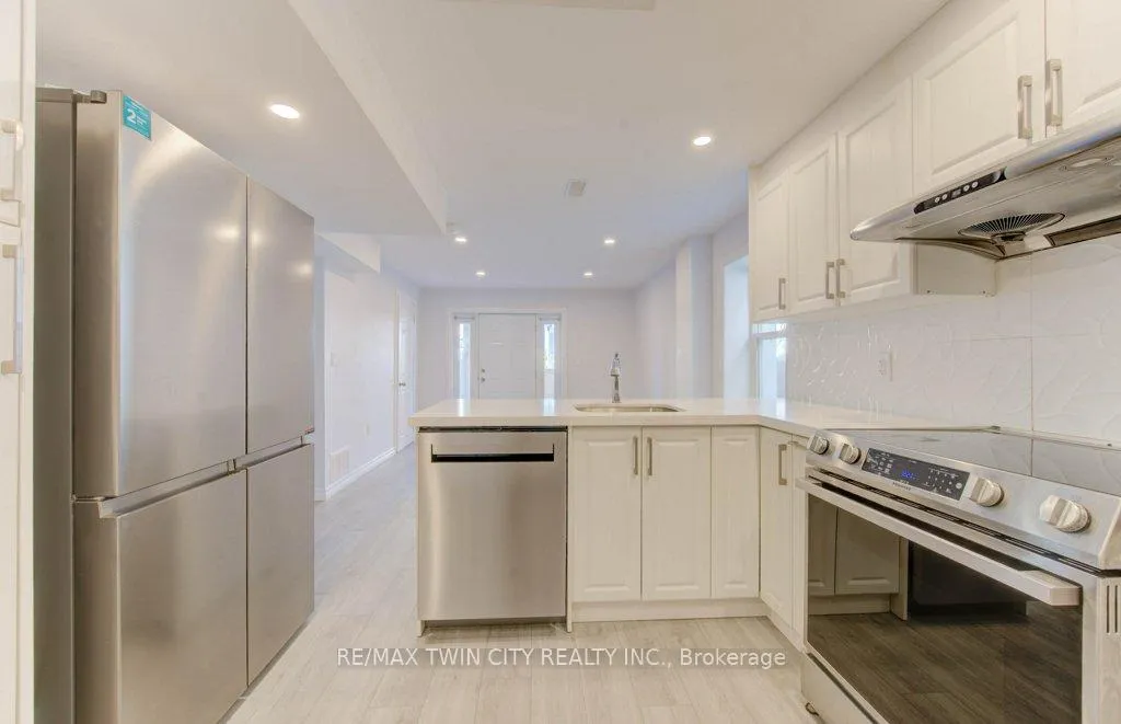 Photo 35 of 361 Beechdrops Drive, Waterloo, Vista Hills — HOMEH