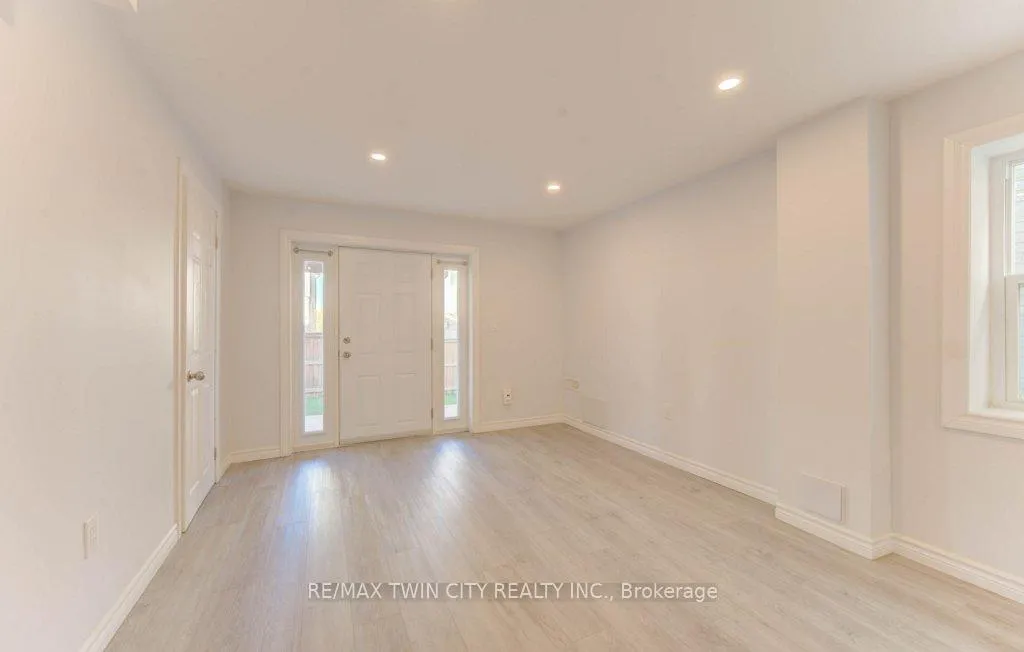 Photo 37 of 361 Beechdrops Drive, Waterloo, Vista Hills — HOMEH