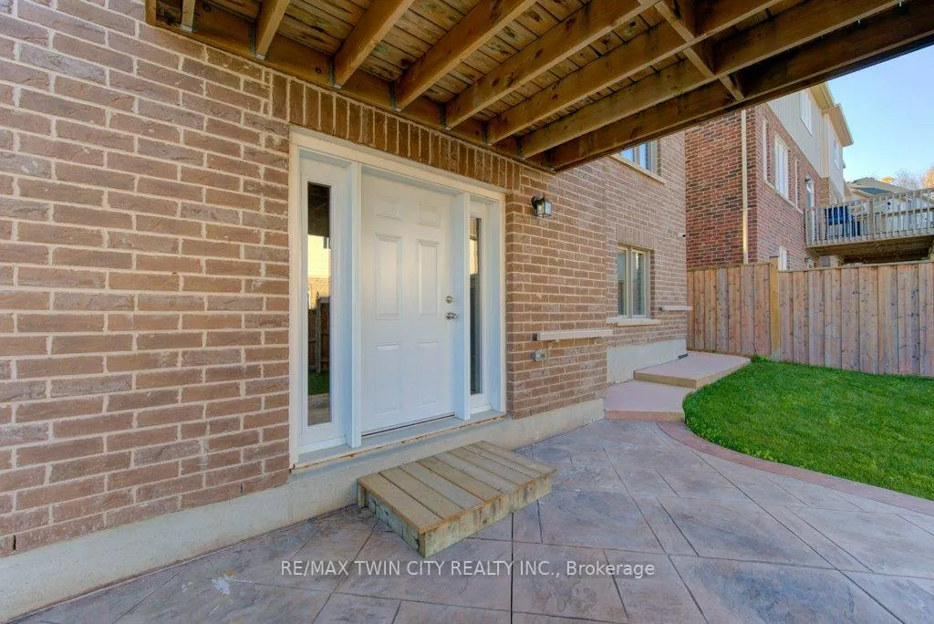 Photo 43 of 361 Beechdrops Drive, Waterloo, Vista Hills — HOMEH