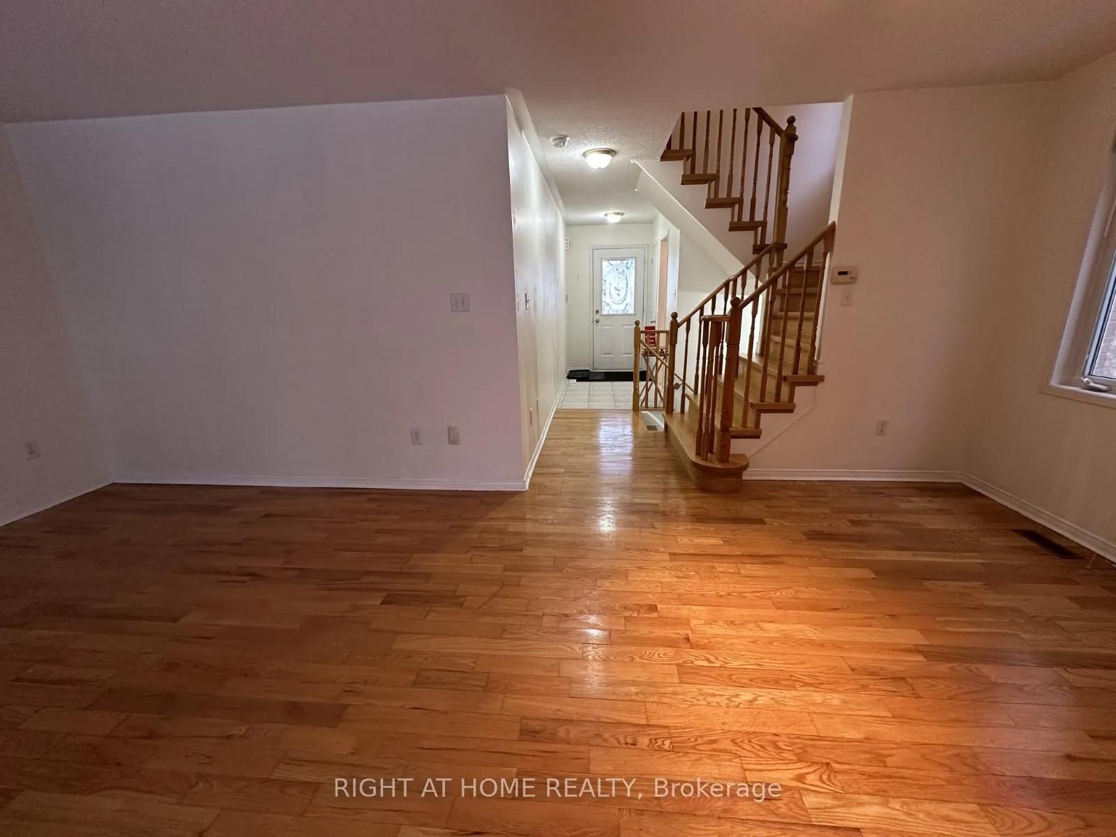 Photo 13 of 26 Breakwater Drive, Whitby, Port Whitby — HOMEH