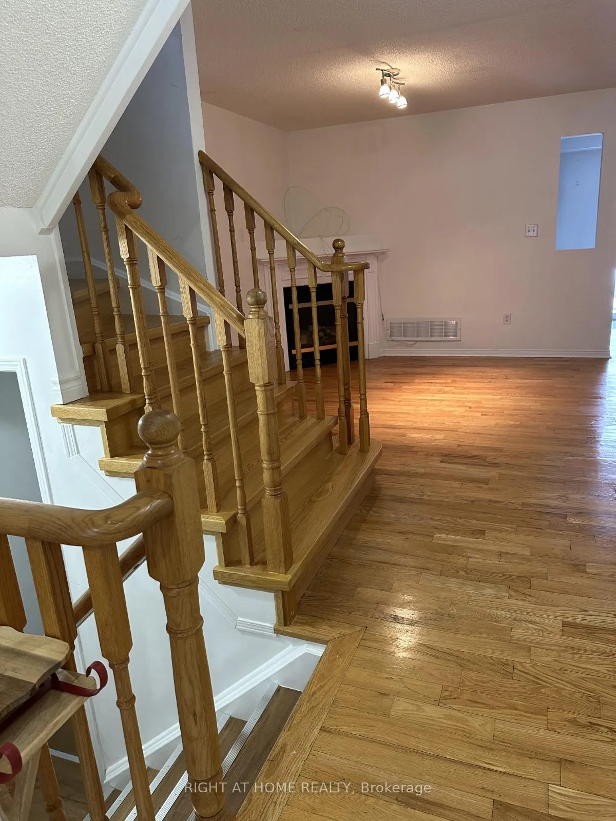 Photo 14 of 26 Breakwater Drive, Whitby, Port Whitby — HOMEH
