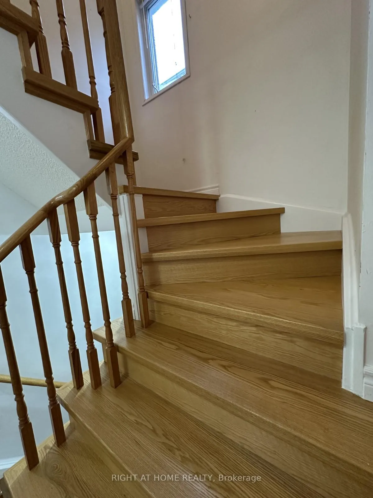 Photo 16 of 26 Breakwater Drive, Whitby, Port Whitby — HOMEH