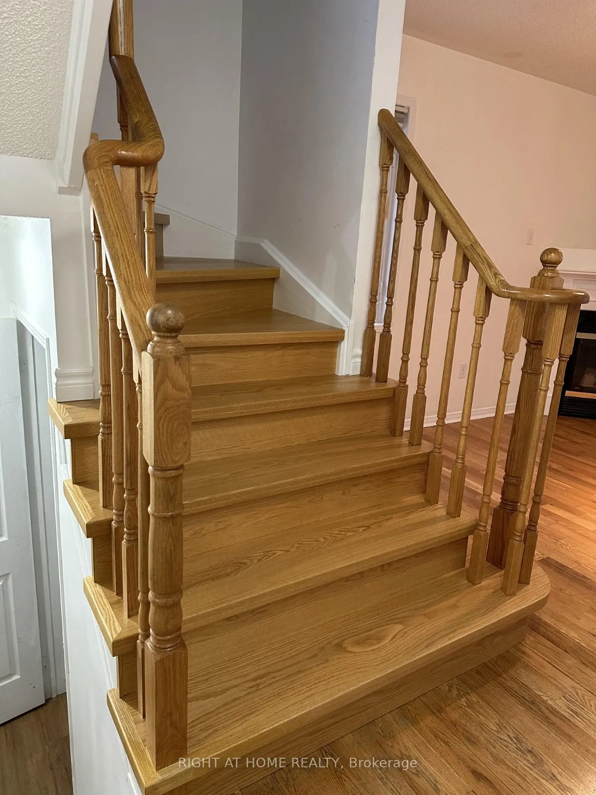 Photo 17 of 26 Breakwater Drive, Whitby, Port Whitby — HOMEH