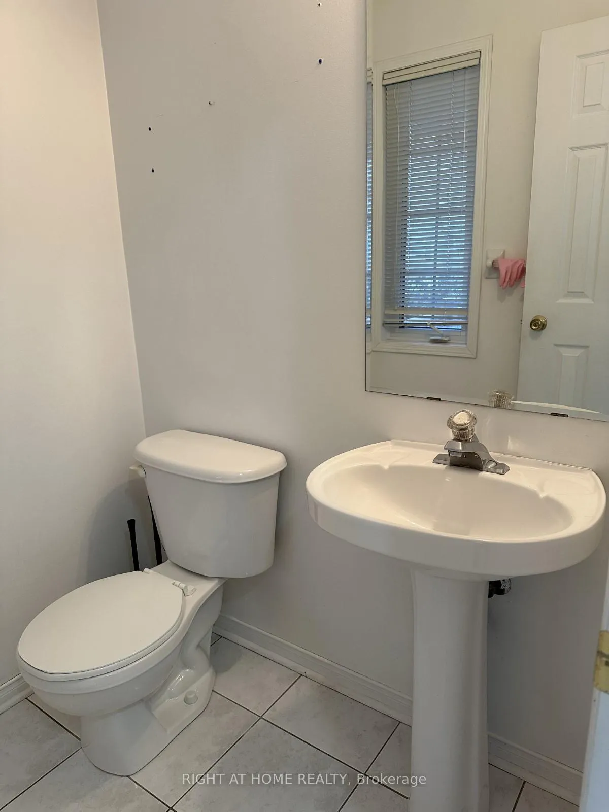 Photo 18 of 26 Breakwater Drive, Whitby, Port Whitby — HOMEH