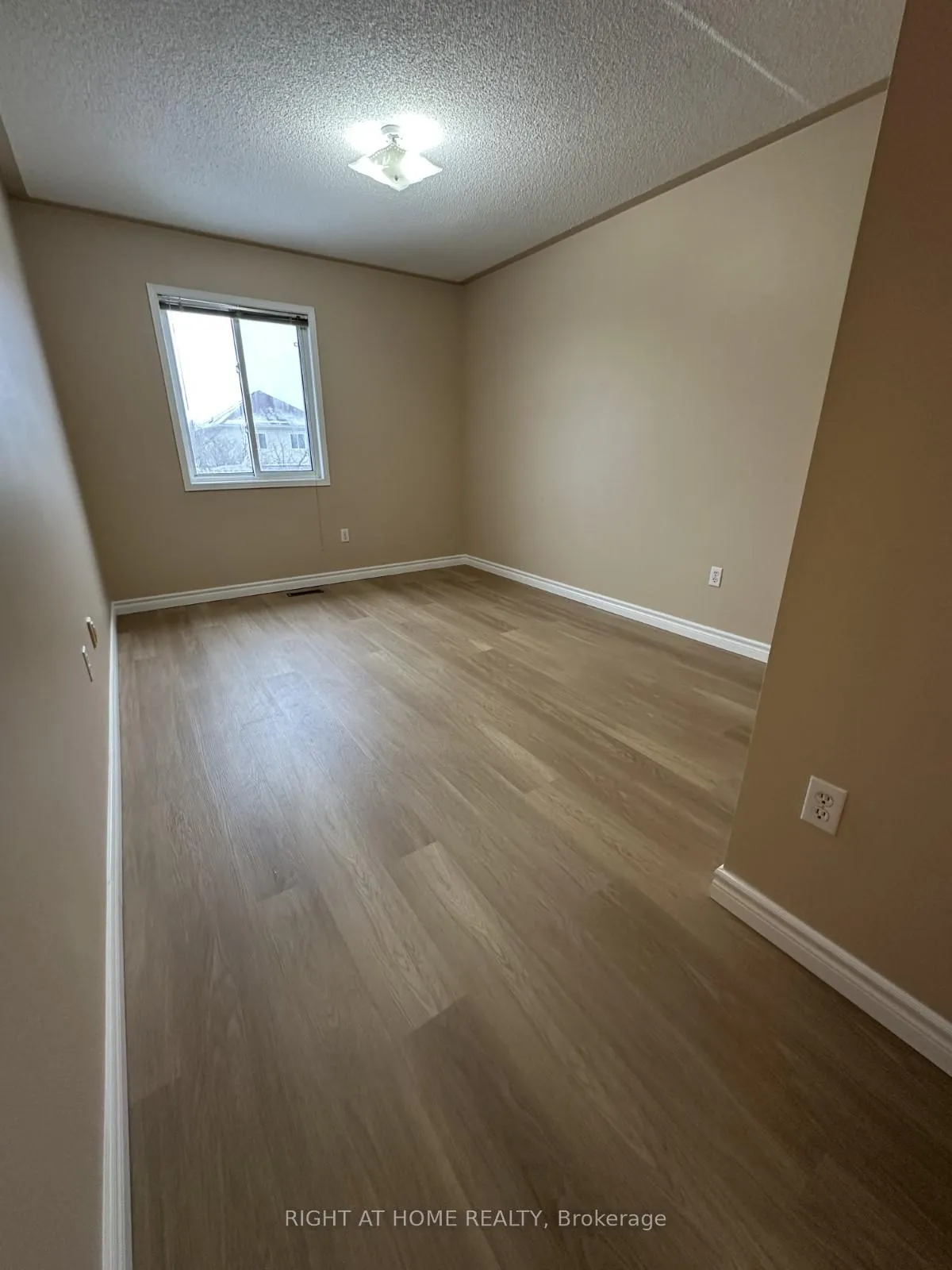 Photo 24 of 26 Breakwater Drive, Whitby, Port Whitby — HOMEH