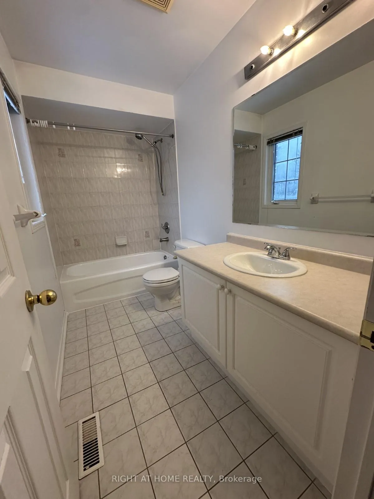 Photo 27 of 26 Breakwater Drive, Whitby, Port Whitby — HOMEH