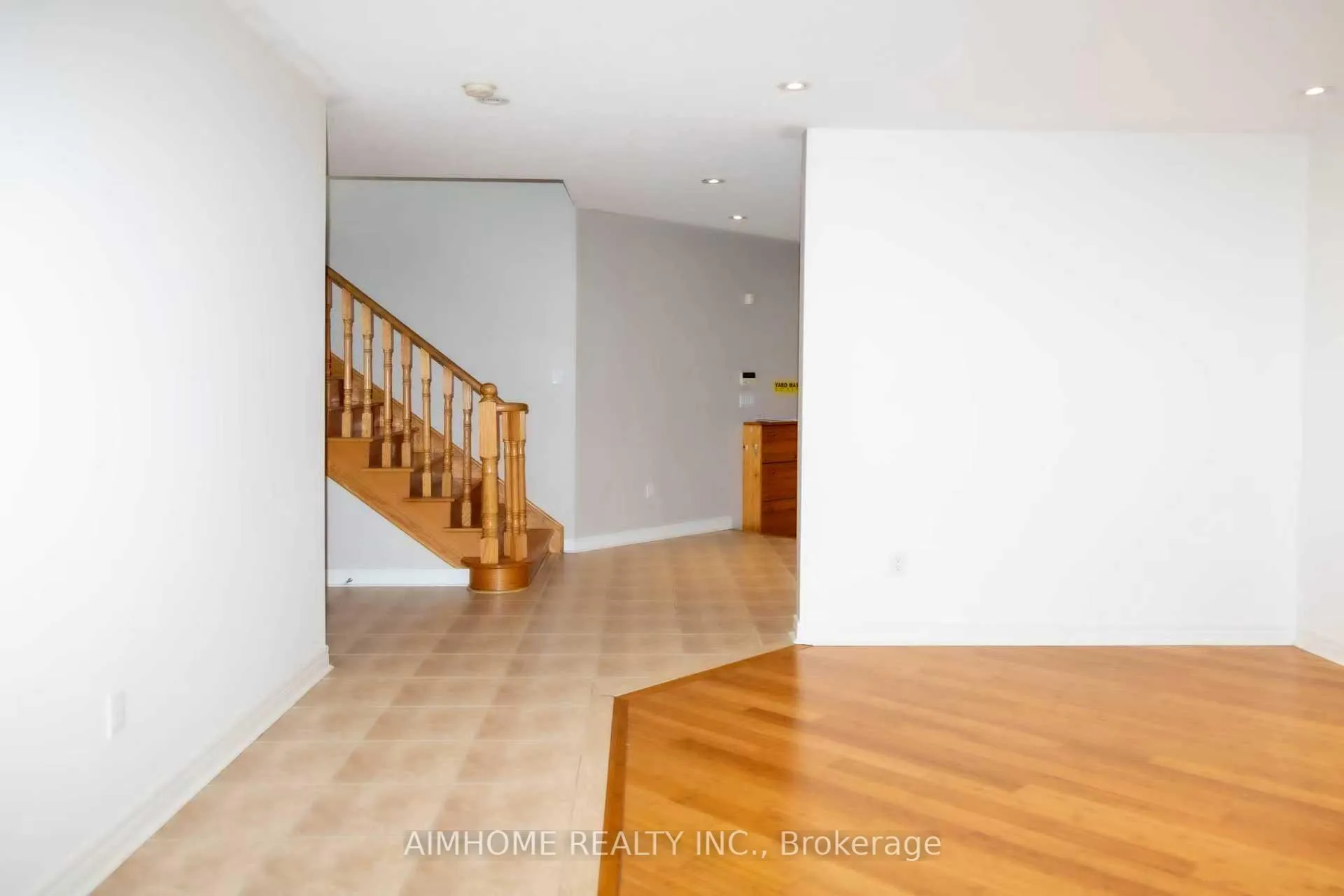 Photo 3 of 19 Durango Drive, Richmond Hill, Westbrook — HOMEH