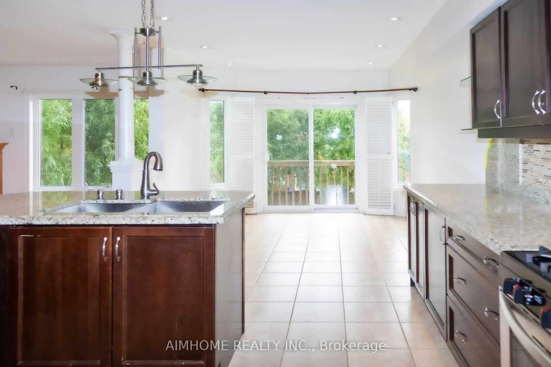 Photo 10 of 19 Durango Drive, Richmond Hill, Westbrook — HOMEH