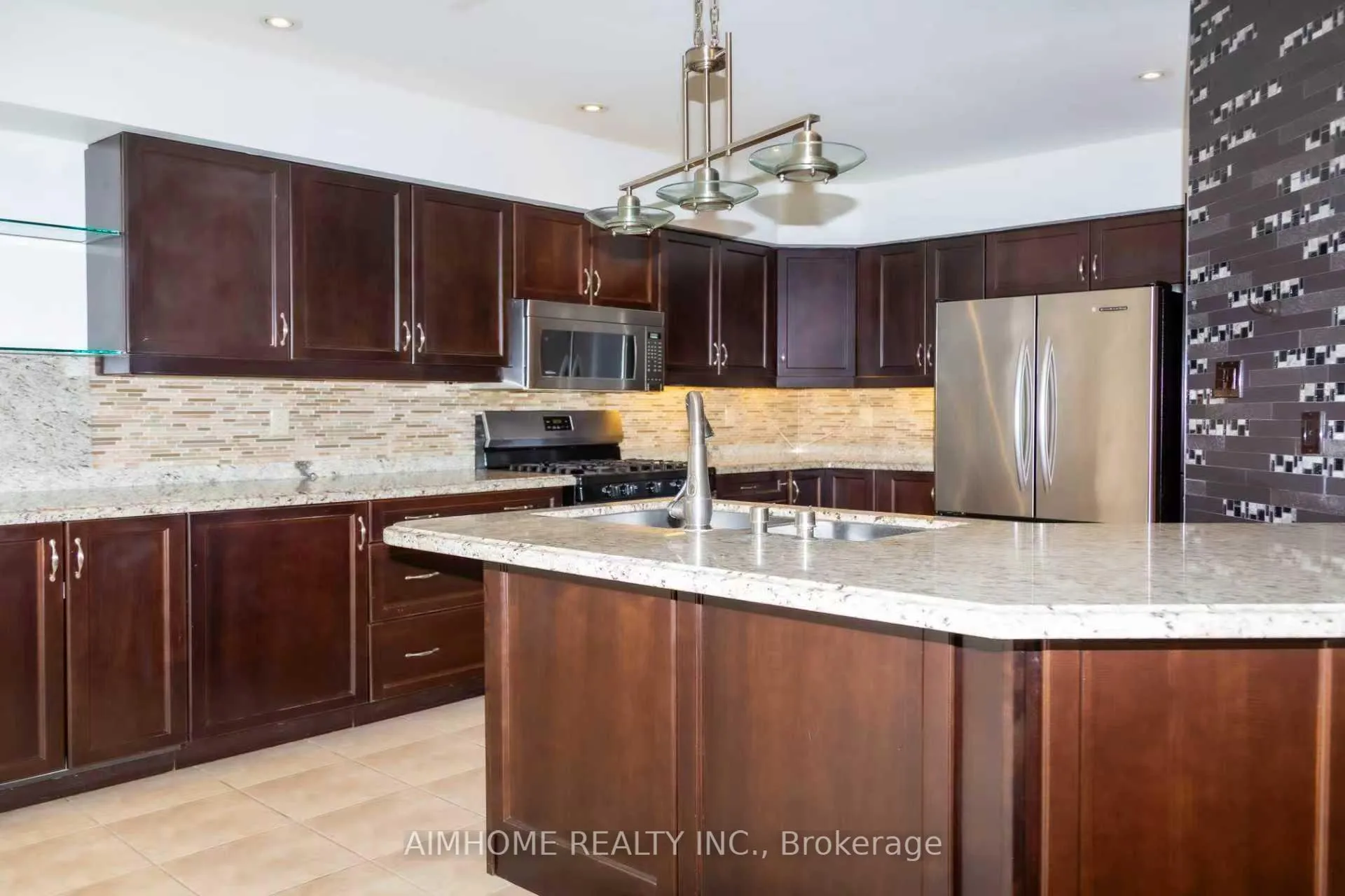 Photo 13 of 19 Durango Drive, Richmond Hill, Westbrook — HOMEH