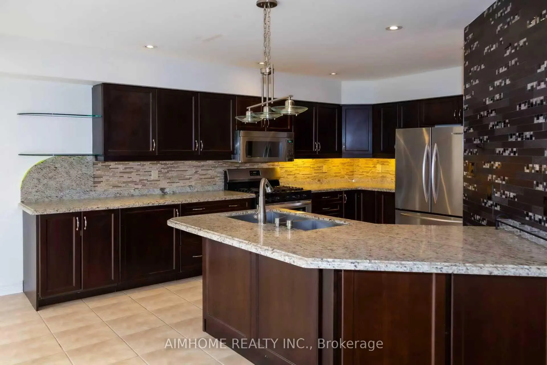 Photo 14 of 19 Durango Drive, Richmond Hill, Westbrook — HOMEH