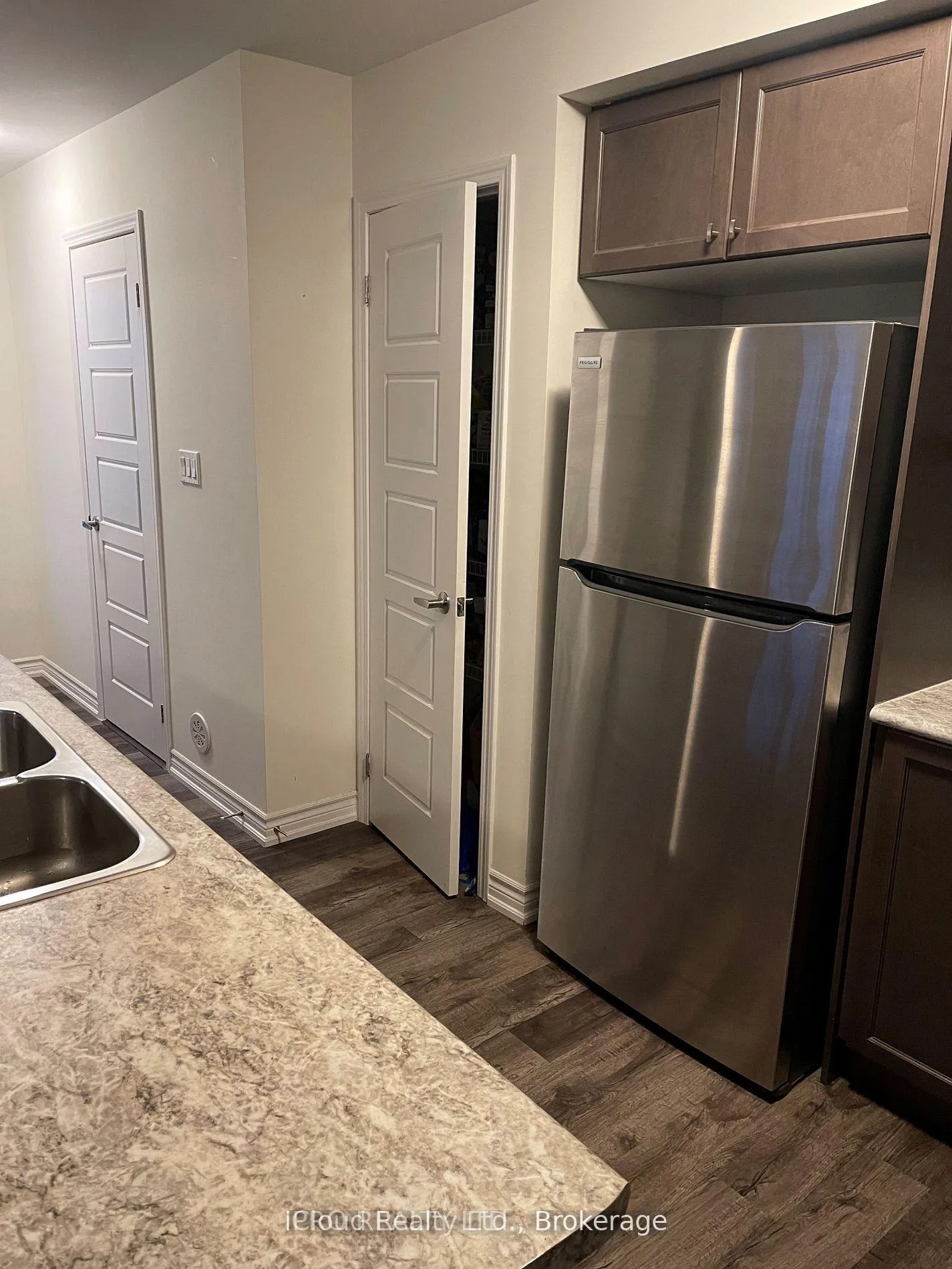 Photo 8 of 998 Alder Gate, Milton, Cobban — HOMEH