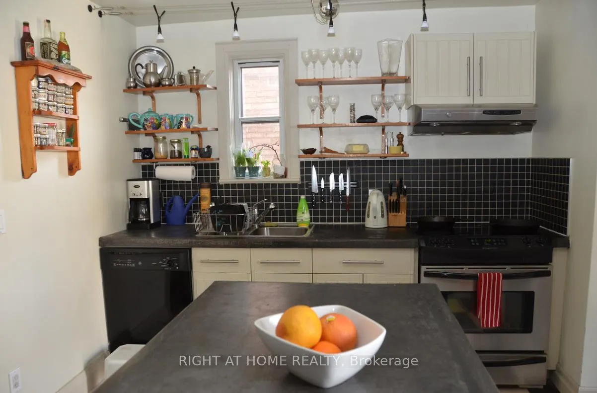 Photo 5 of 38 Kings Park Boulevard, Toronto, Danforth Village-East York — HOMEH