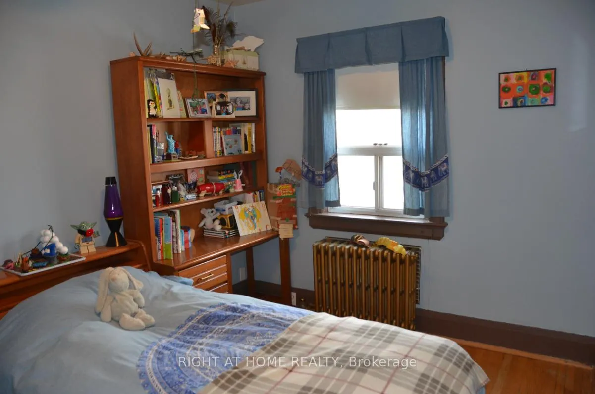 Photo 9 of 38 Kings Park Boulevard, Toronto, Danforth Village-East York — HOMEH