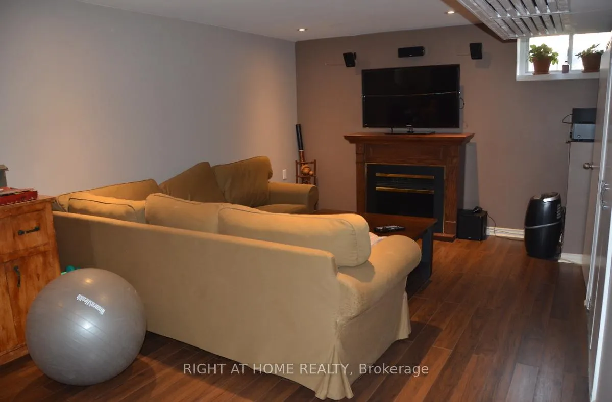 Photo 10 of 38 Kings Park Boulevard, Toronto, Danforth Village-East York — HOMEH